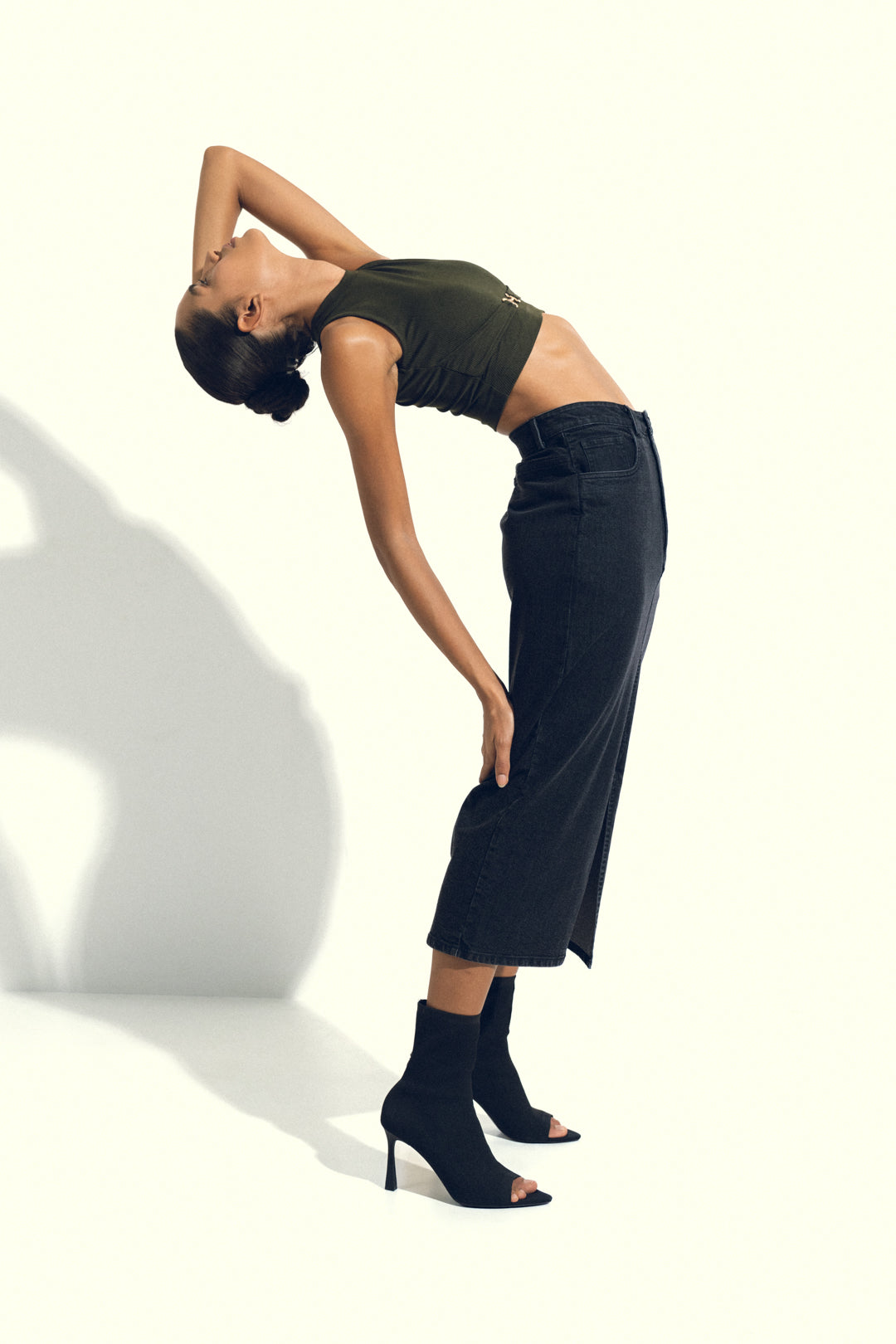 ROUND NECK BUCKLE DETAIL CROP TOP