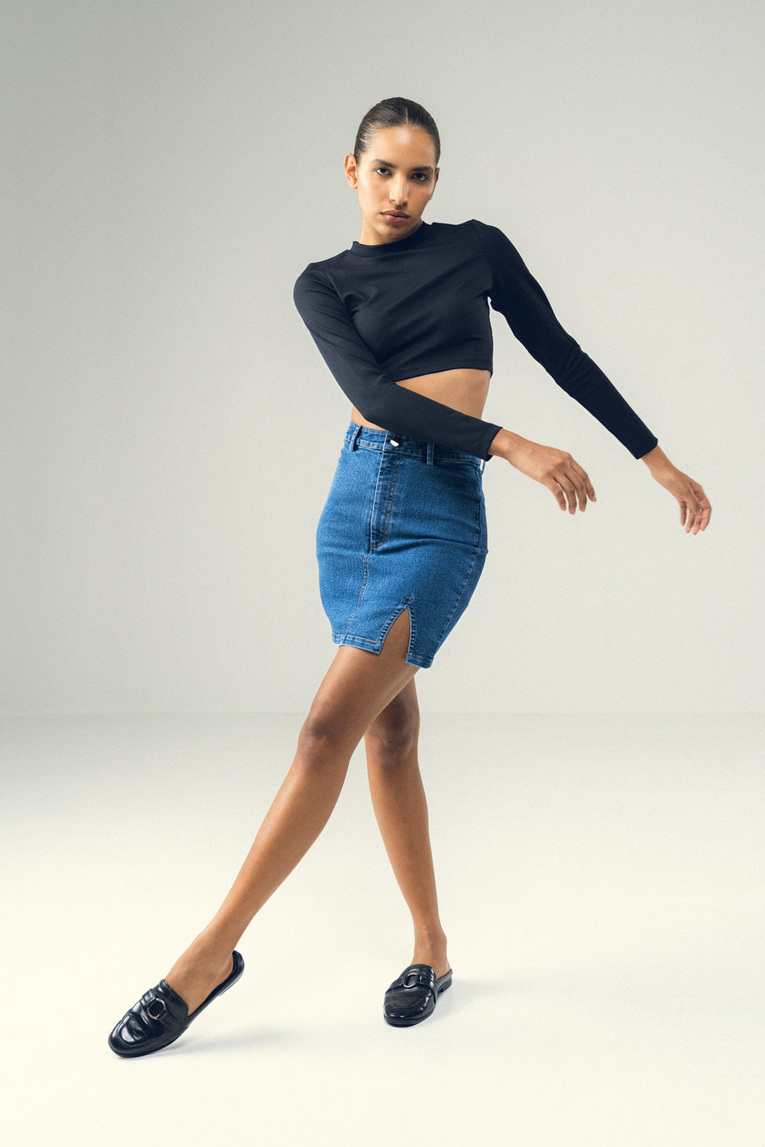 ROUND NECK FULL-SLEEVE CROP TOP