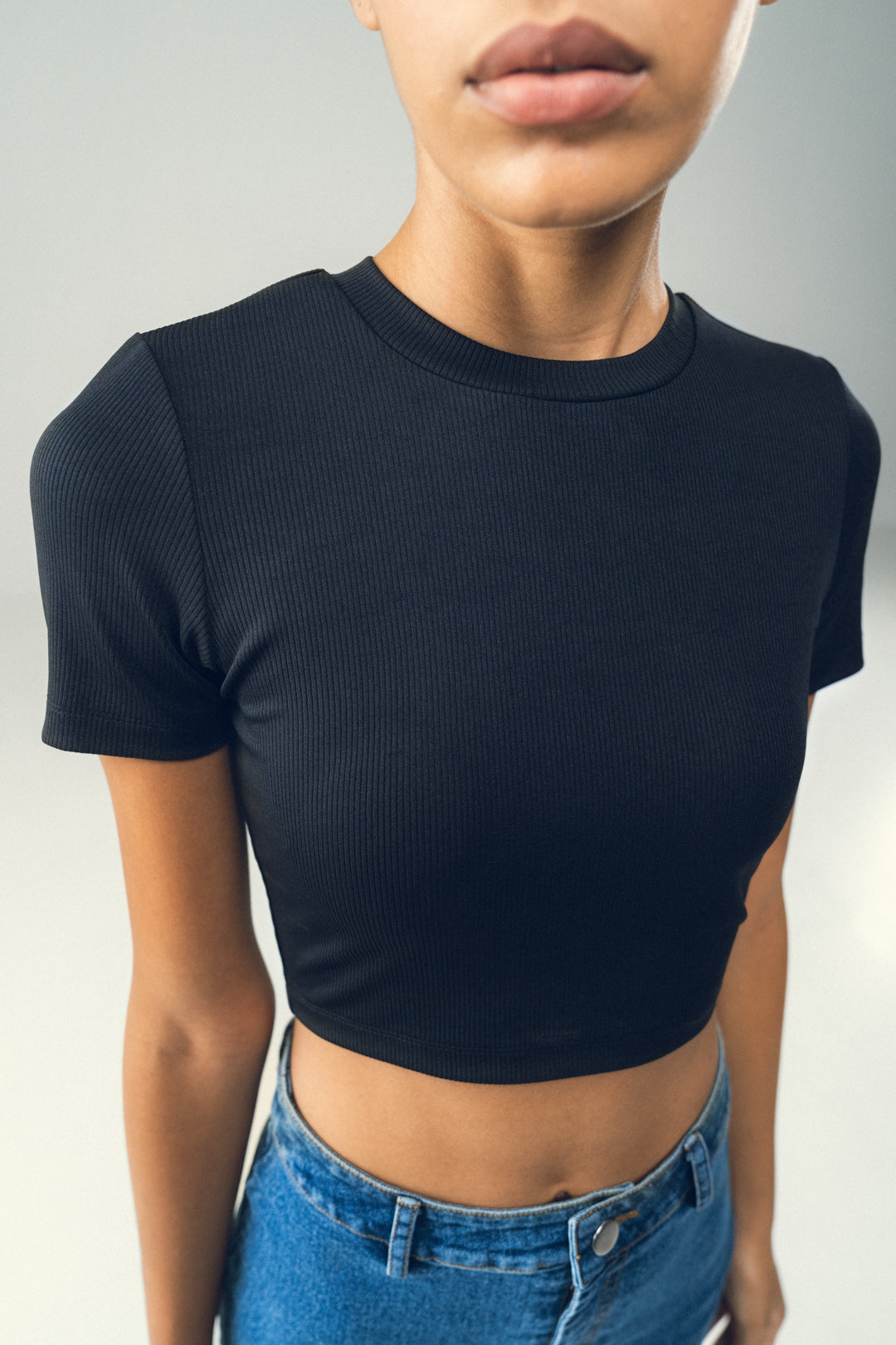 BASIC BLACK CROP TOP