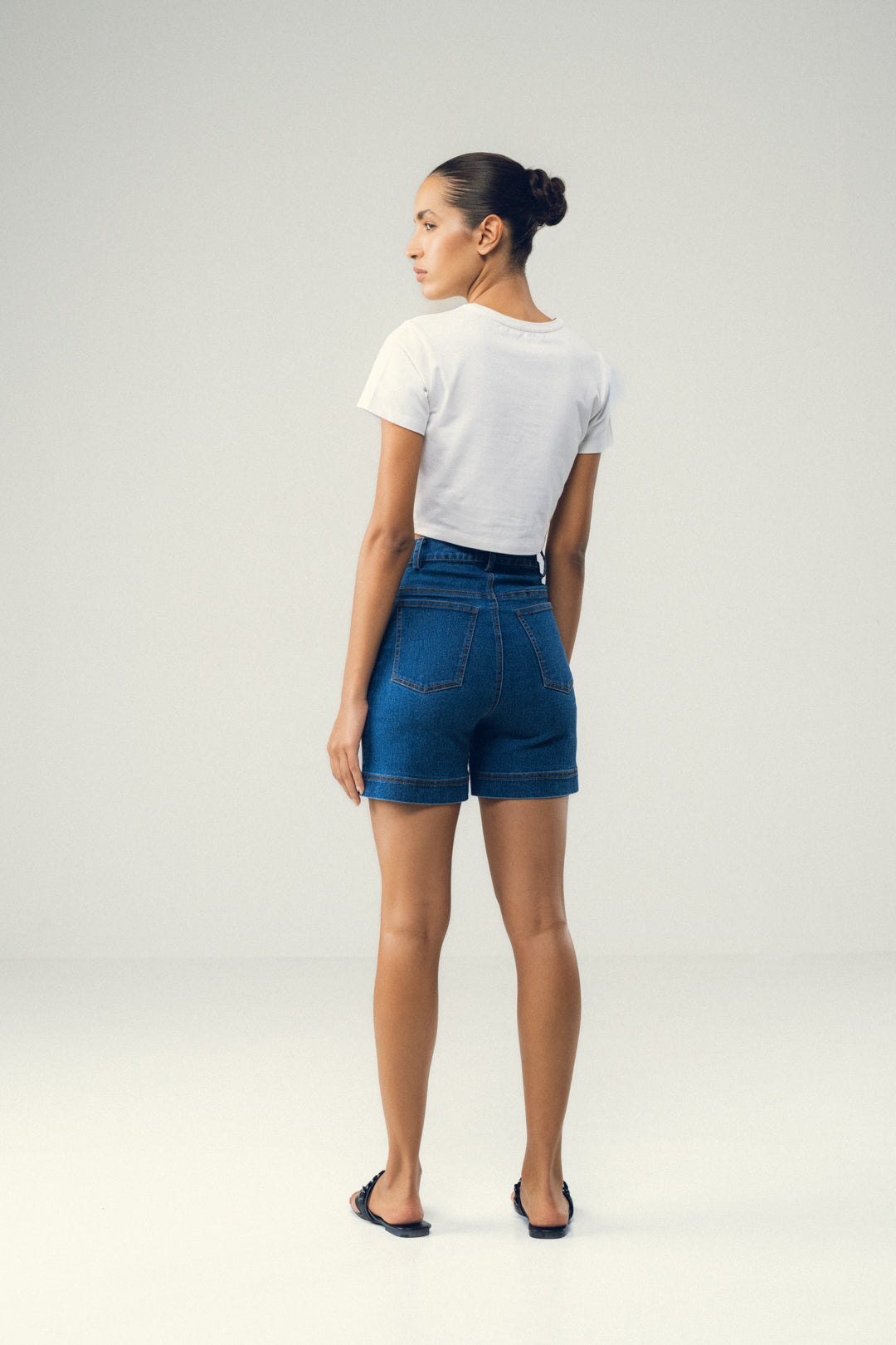 WHITE CIAO BELLA CROPPED TEE