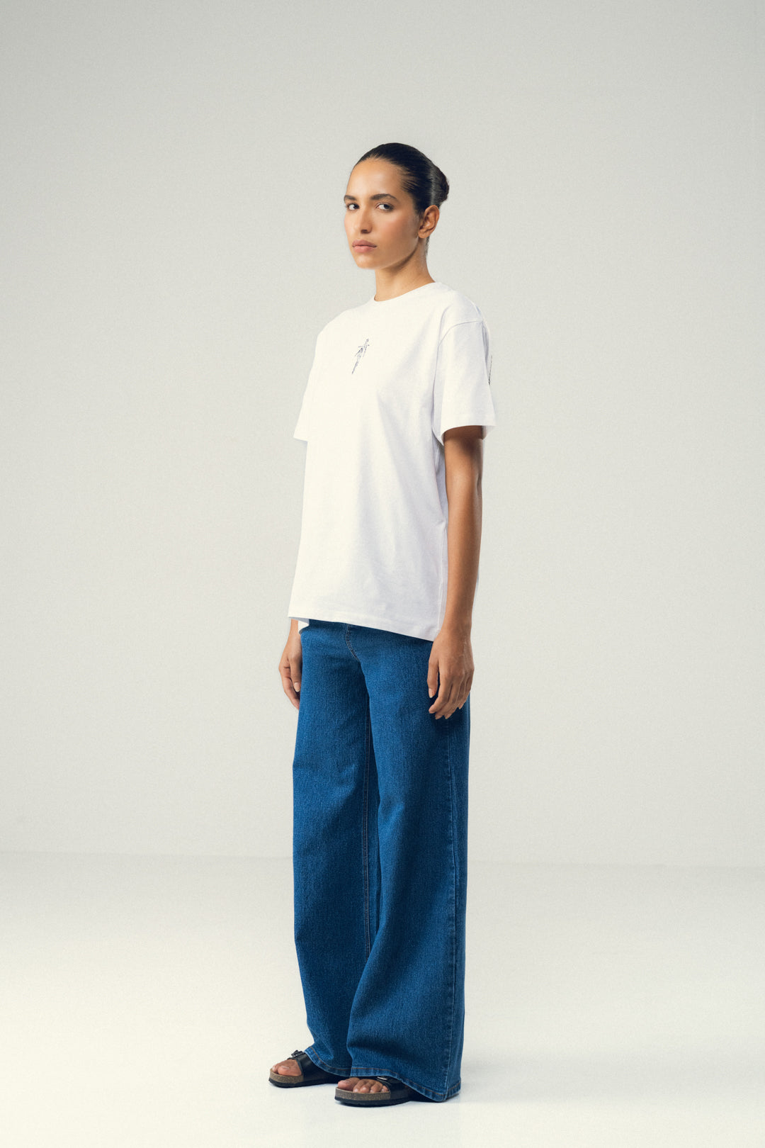 WHITE MINIMAL DESIGN COTTON TEE