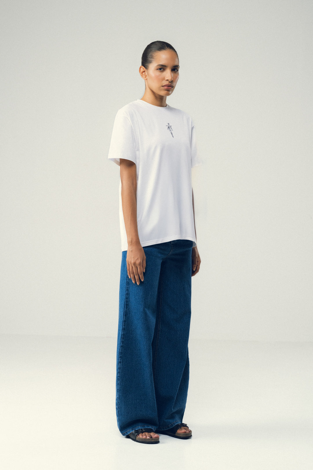 WHITE MINIMAL DESIGN COTTON TEE