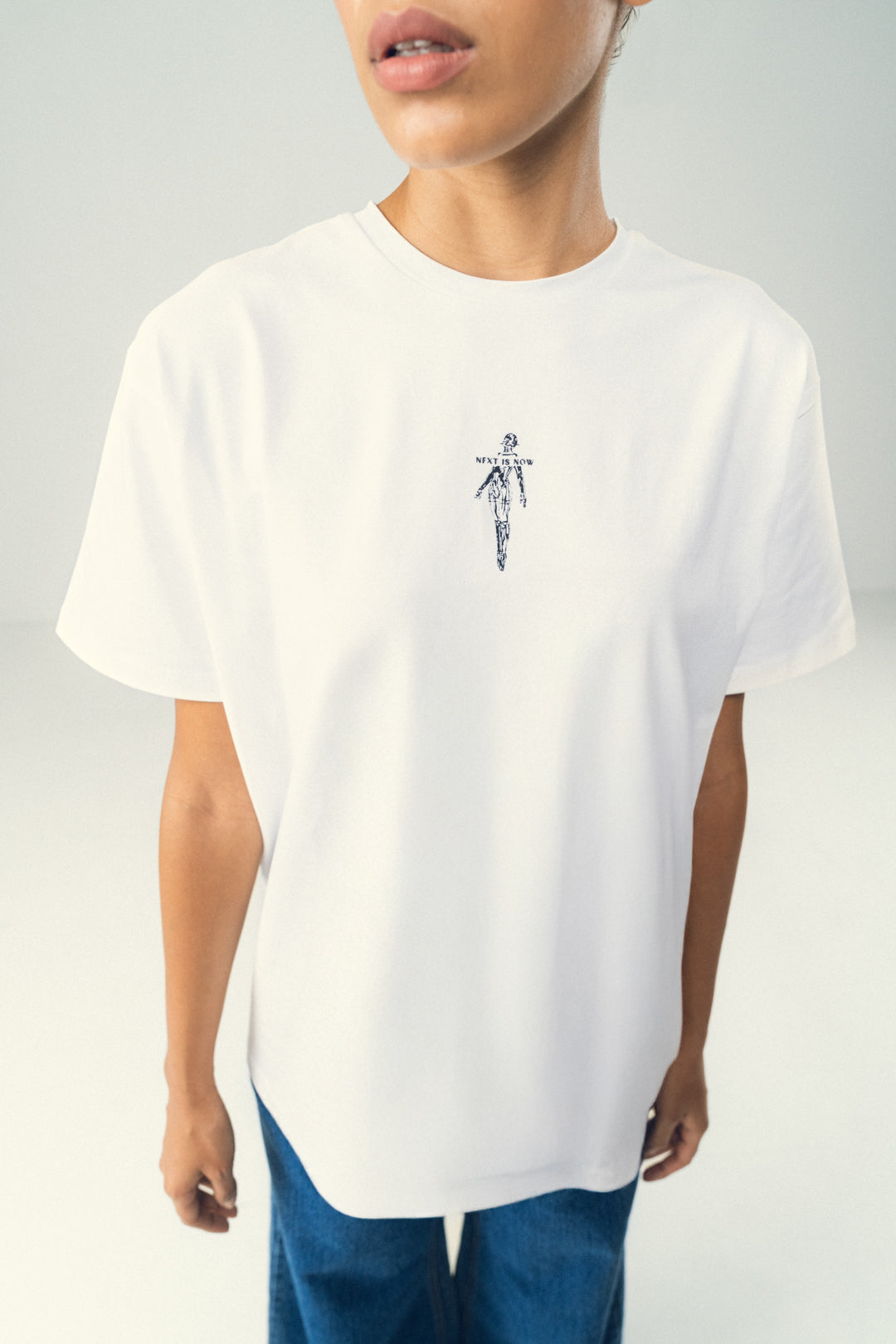 WHITE MINIMAL DESIGN COTTON TEE
