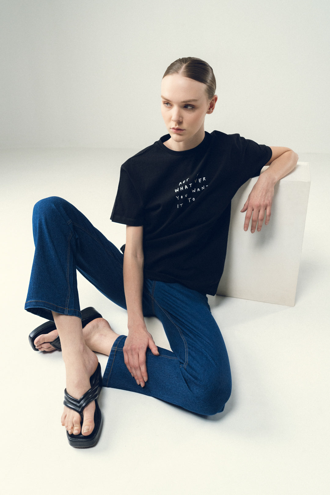 BLACK QUOTE GRAPHIC TEE