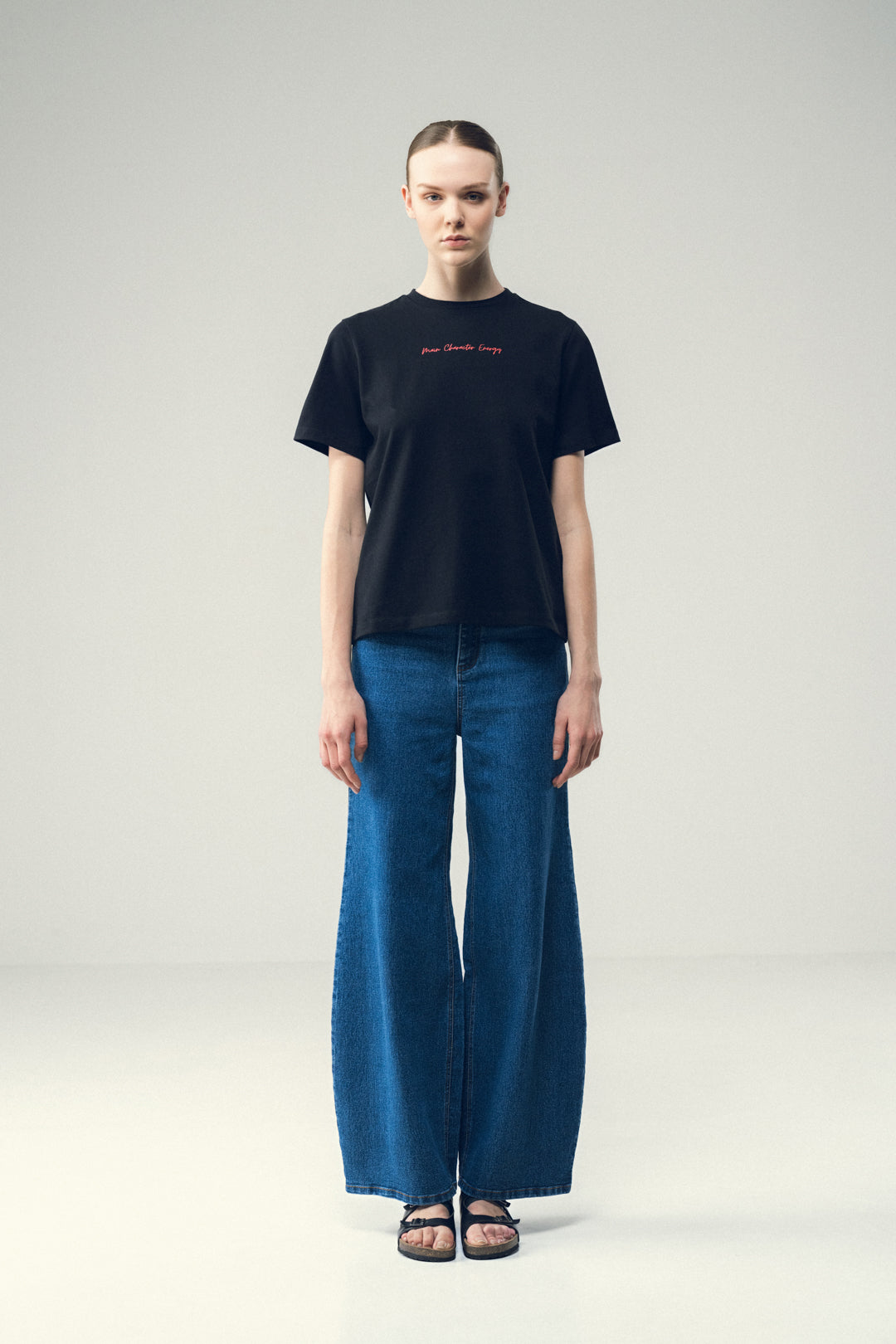 BLACK GRAPHIC SLOGAN TEE