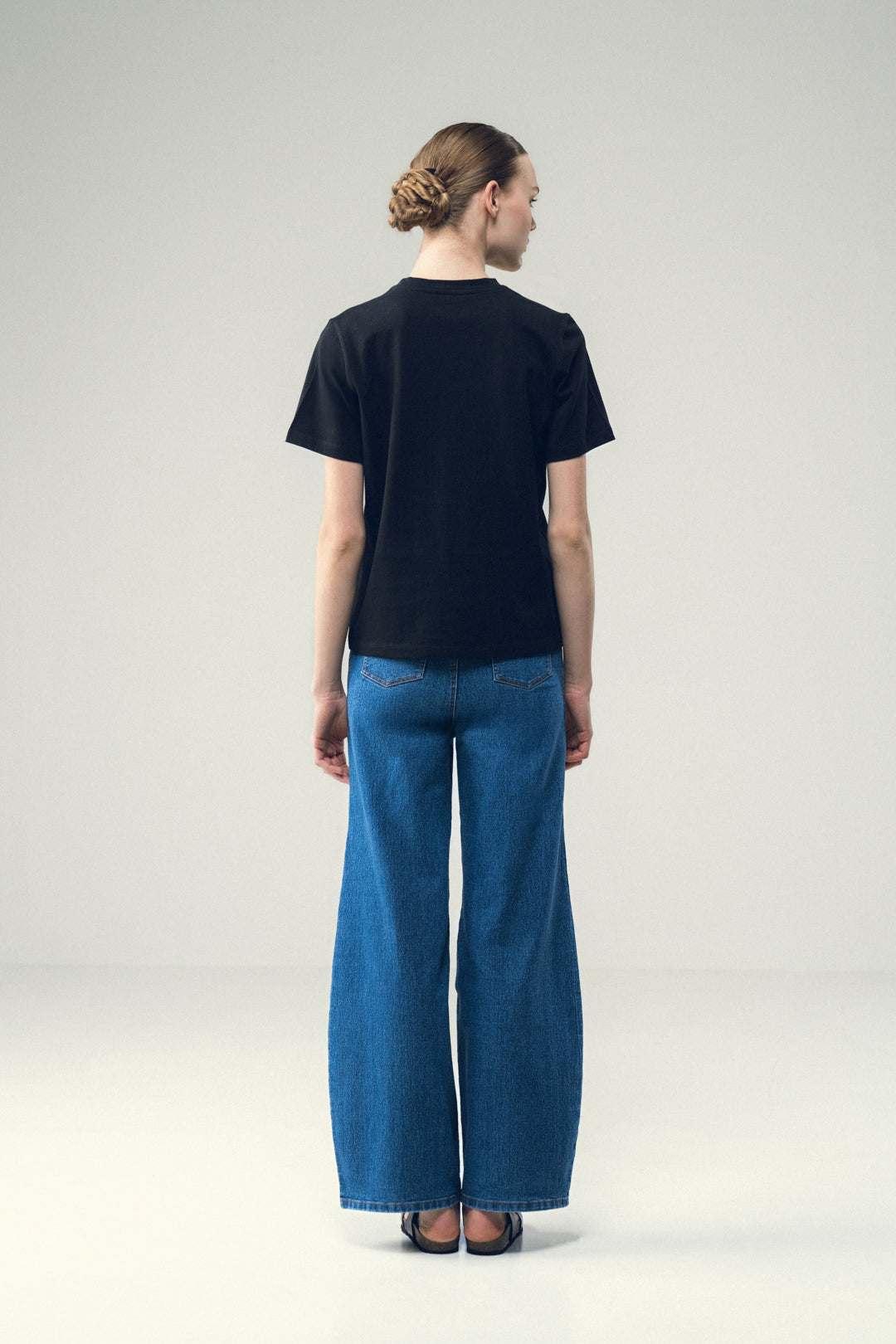 CLASSIC WIDE-LEG JEANS