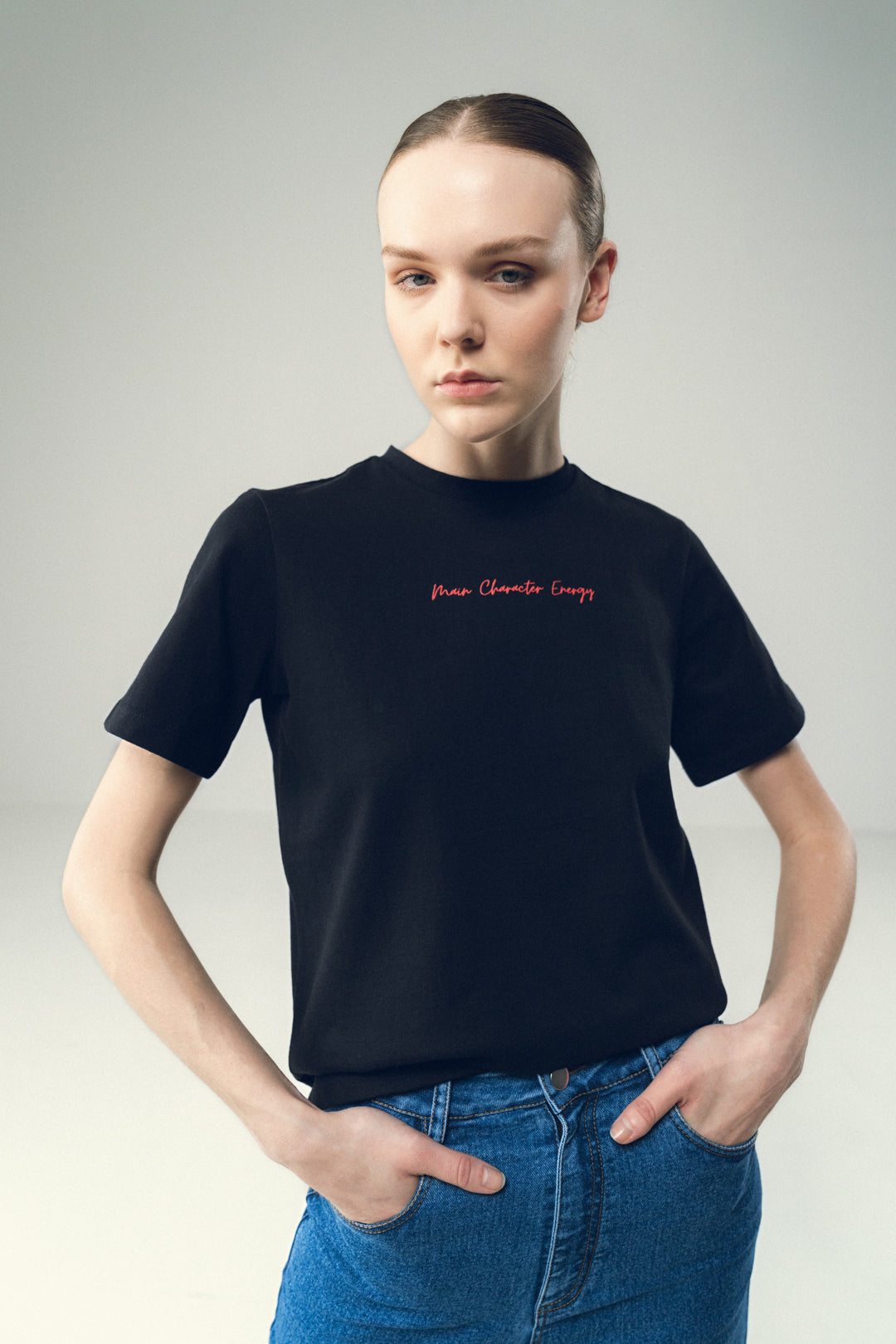 BLACK GRAPHIC SLOGAN TEE