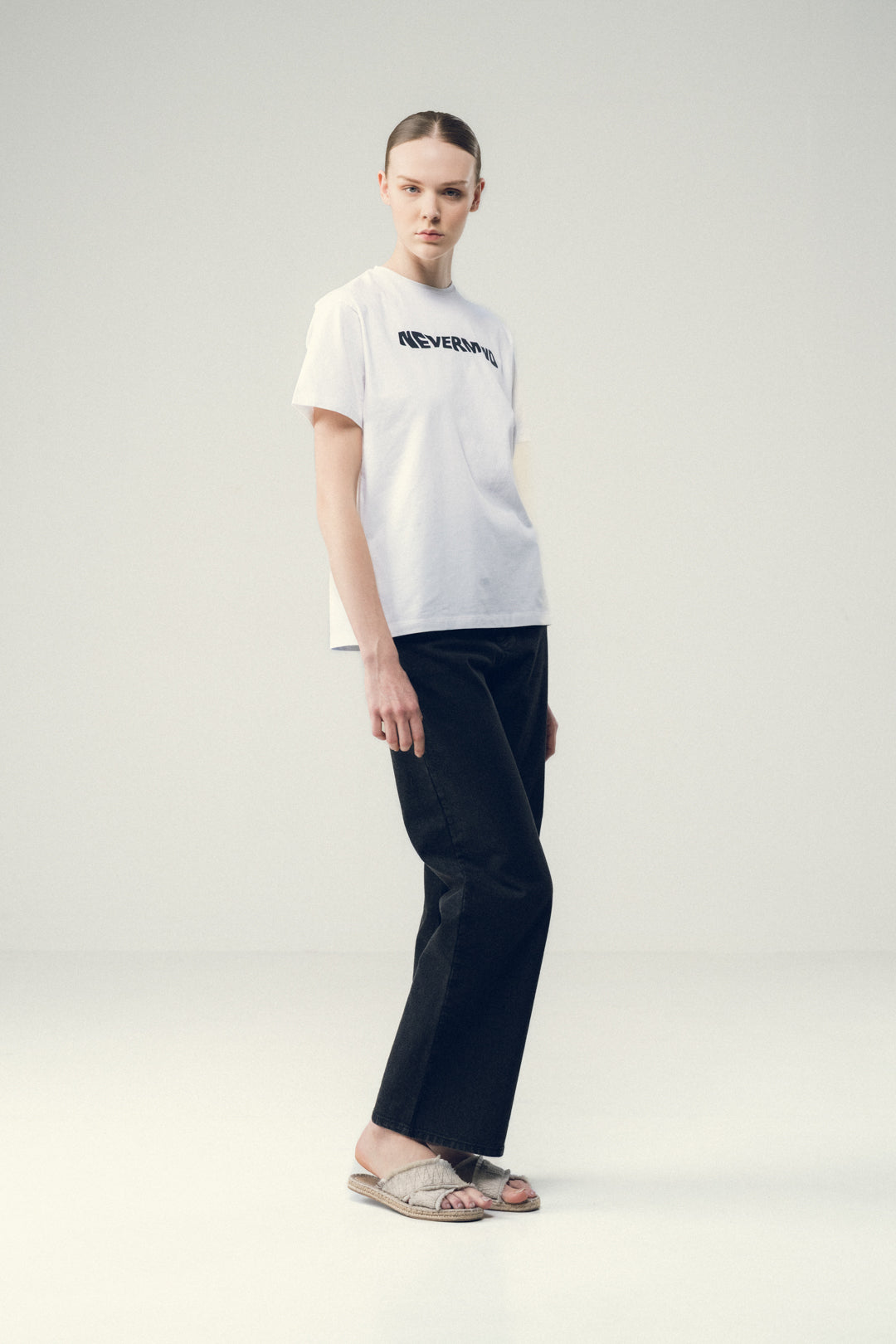 NEVERMIND GRAPHIC WHITE TEE