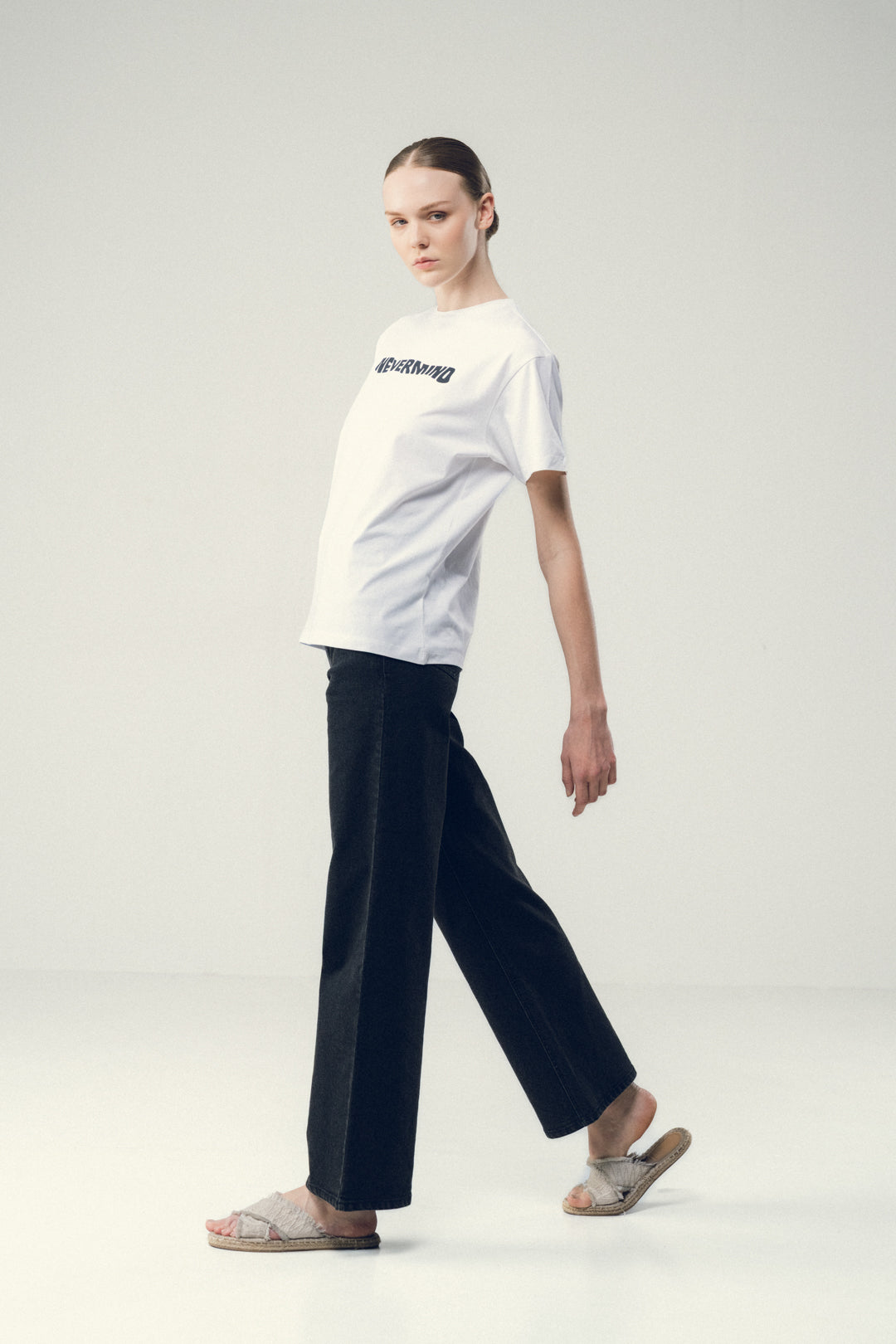 CLASSIC BLACK STRAIGHT-LEG JEANS