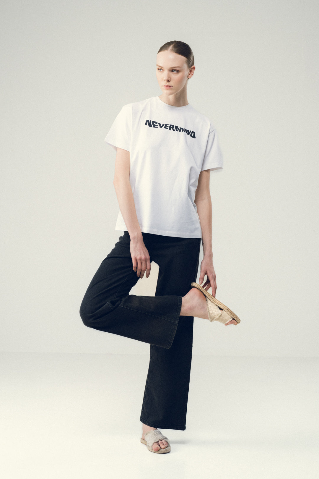 NEVERMIND GRAPHIC WHITE TEE