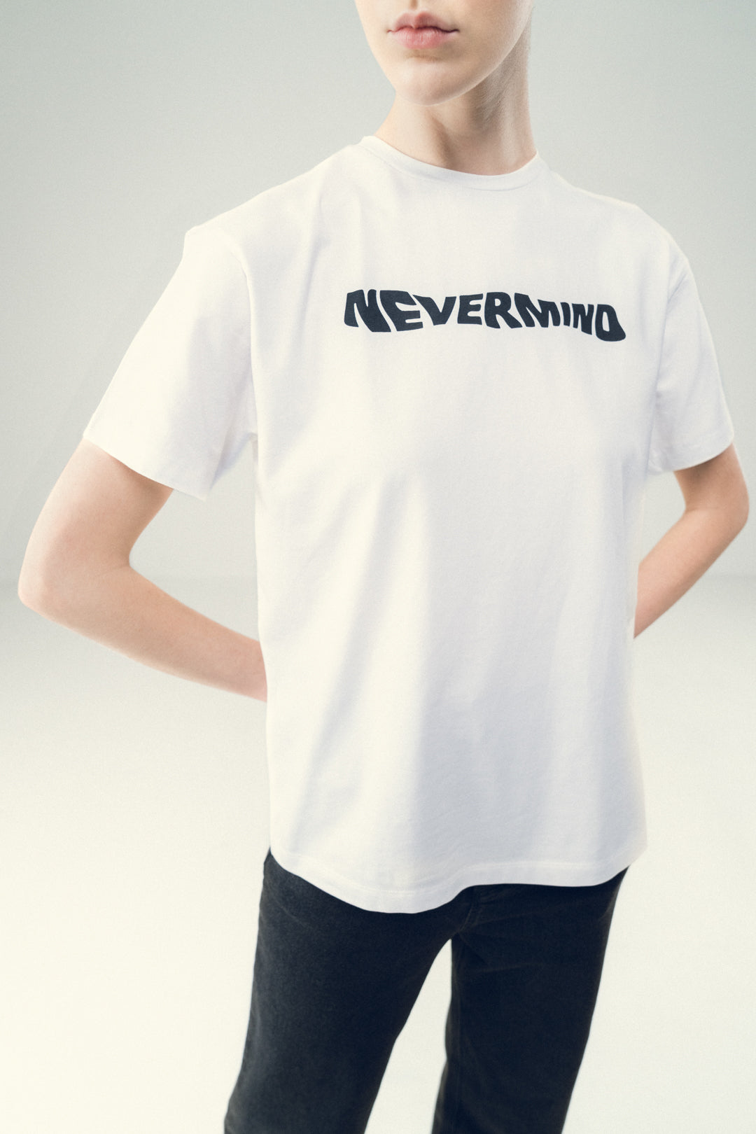 NEVERMIND GRAPHIC WHITE TEE
