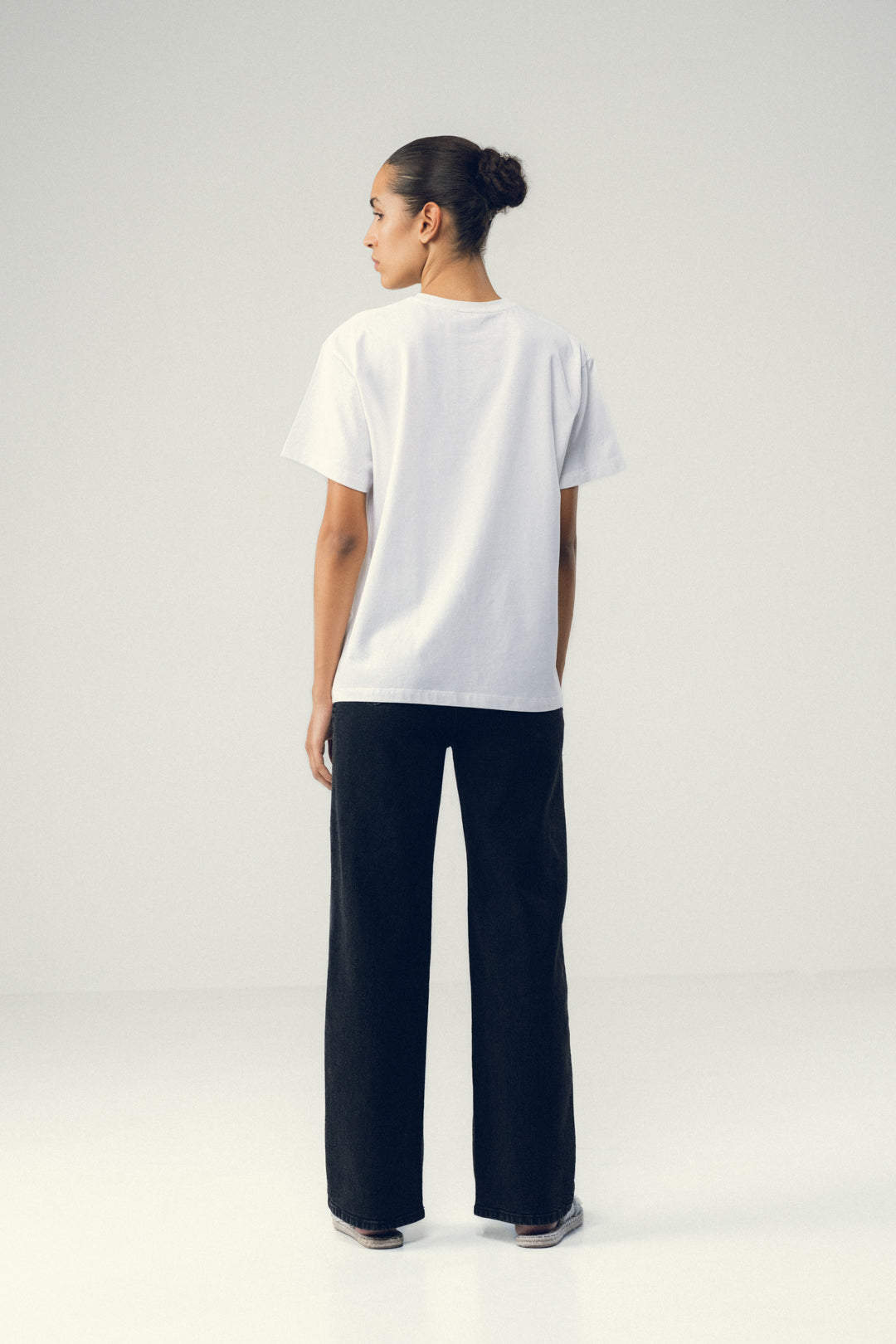 MINIMAL WHITE GRAPHIC COTTON TEE