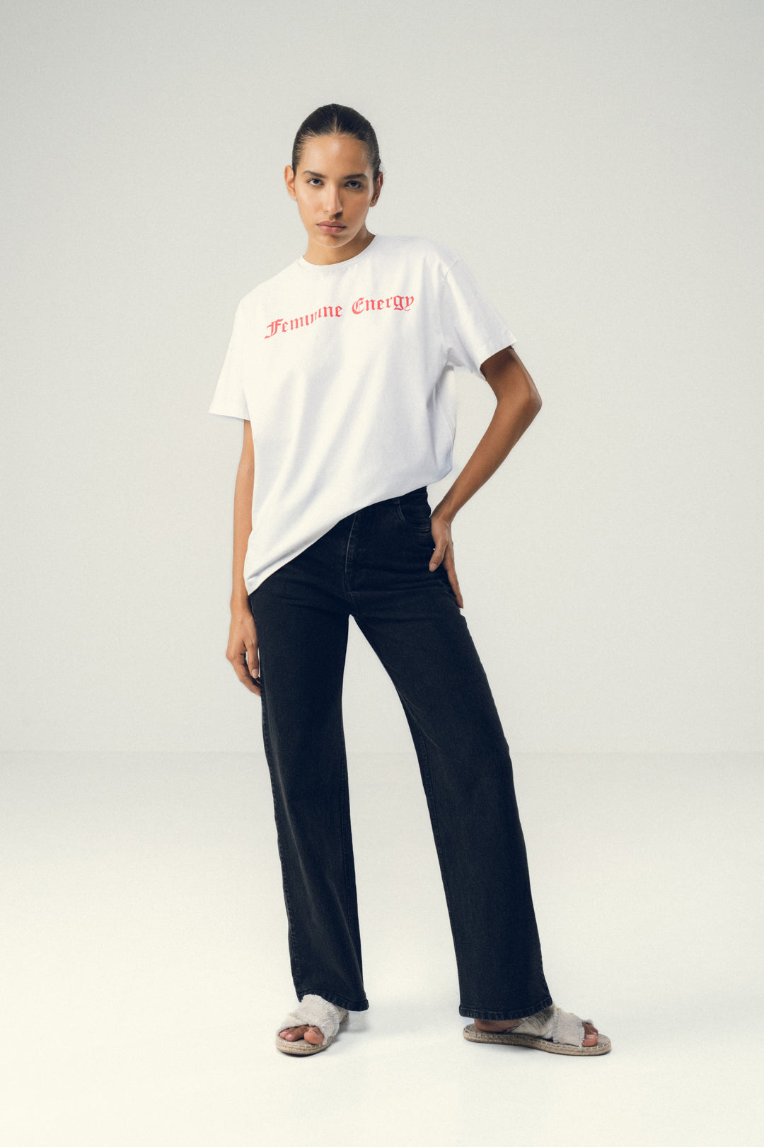 MINIMAL WHITE GRAPHIC COTTON TEE