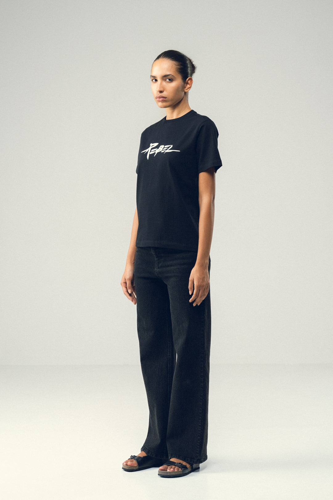 BLACK BOLD SCRIPT TEE