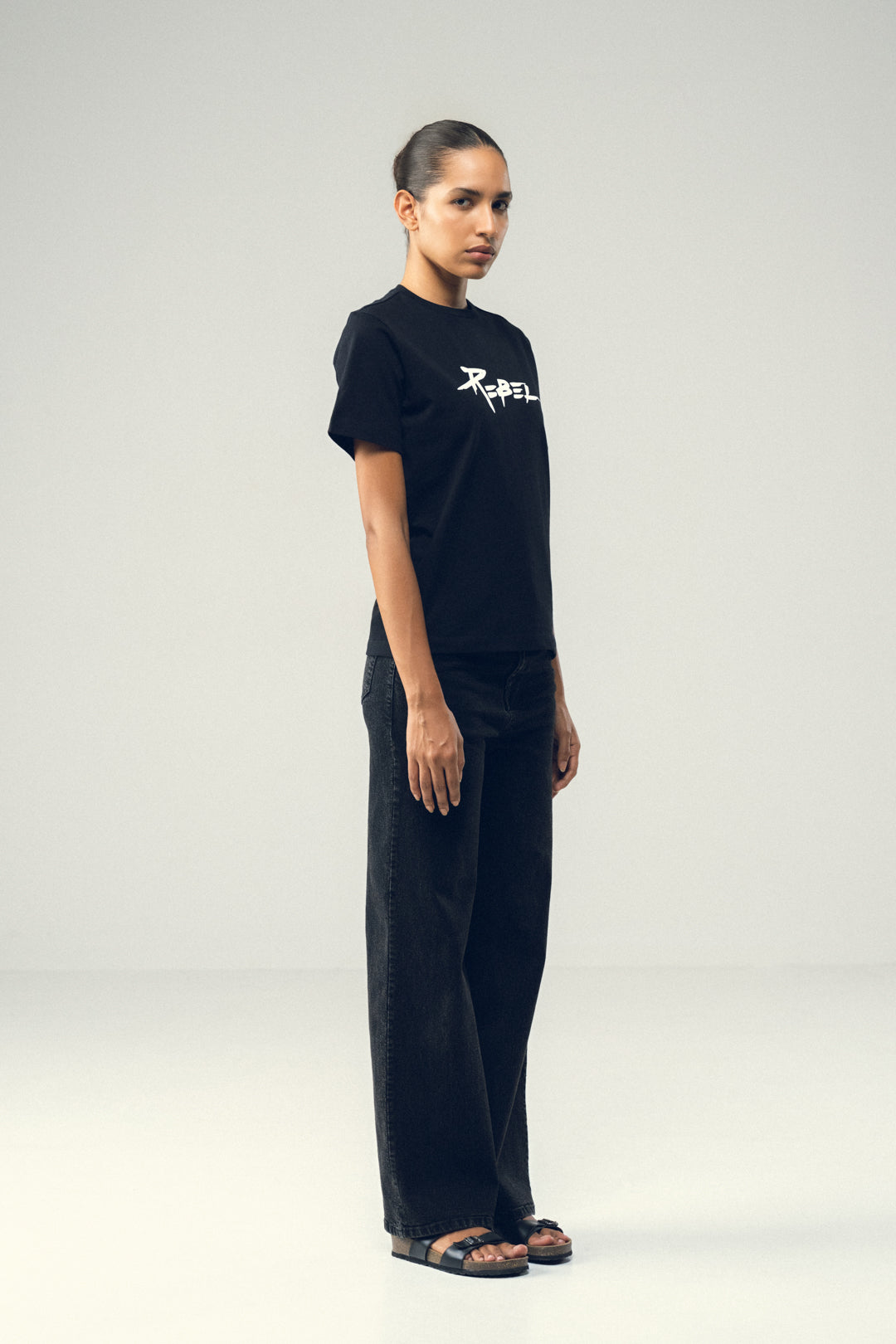 BLACK BOLD SCRIPT TEE