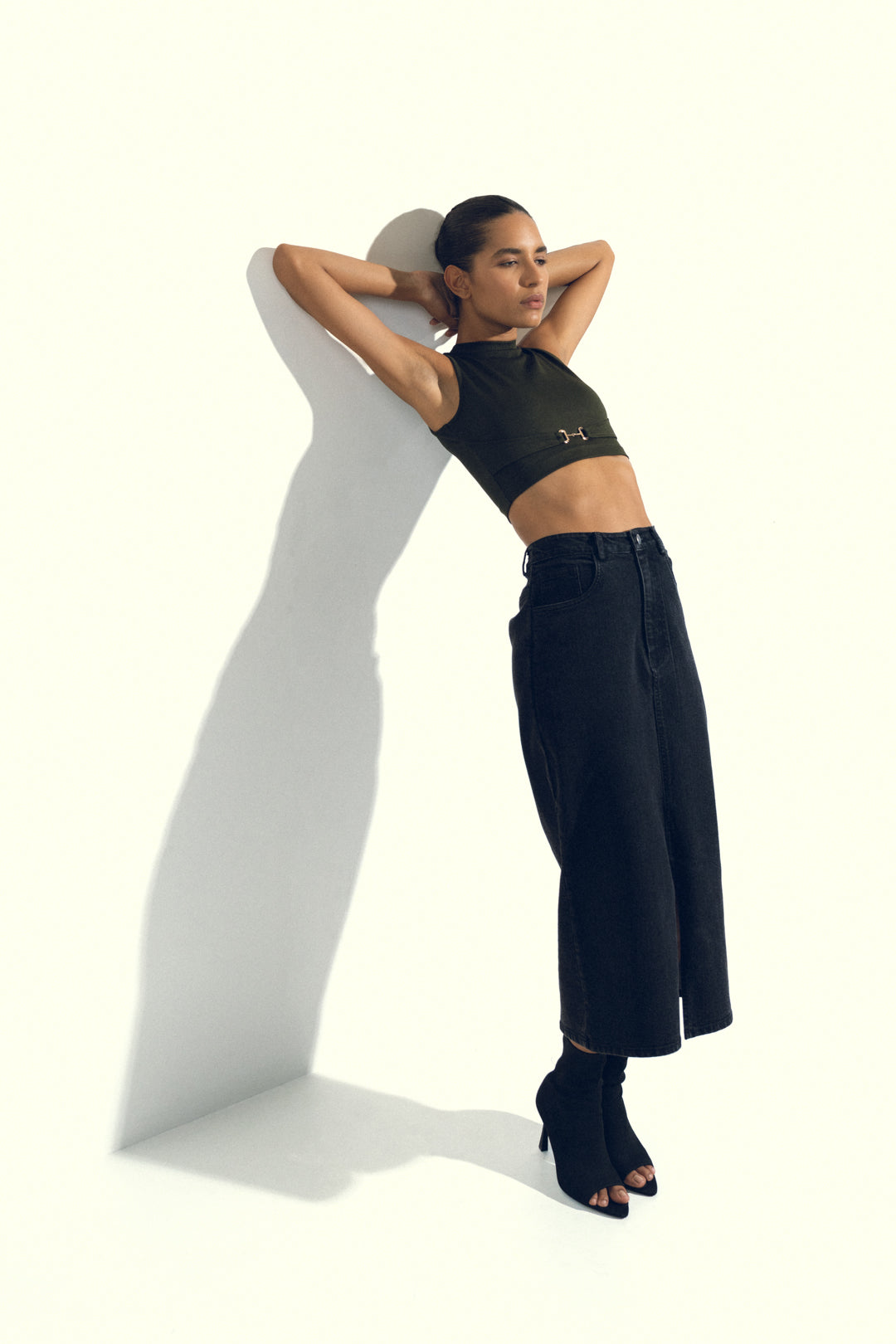 ROUND NECK BUCKLE DETAIL CROP TOP