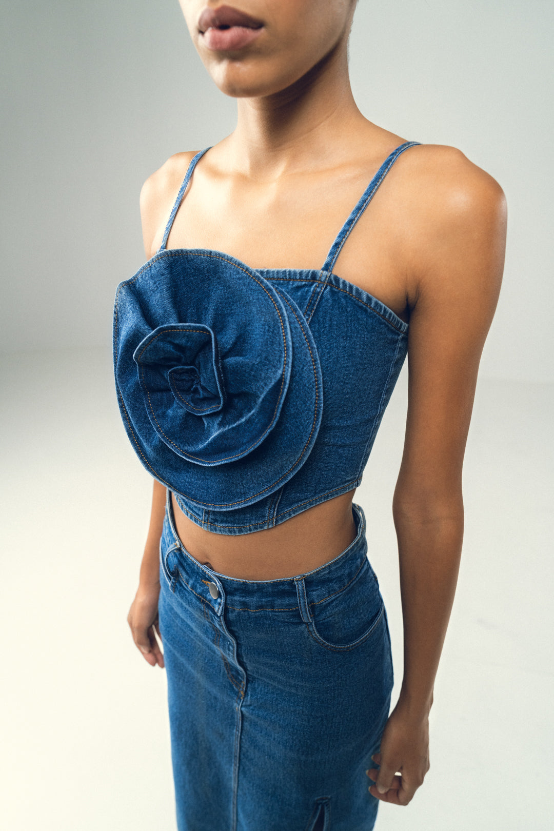 ROSETTE BLOOM DENIM TOP