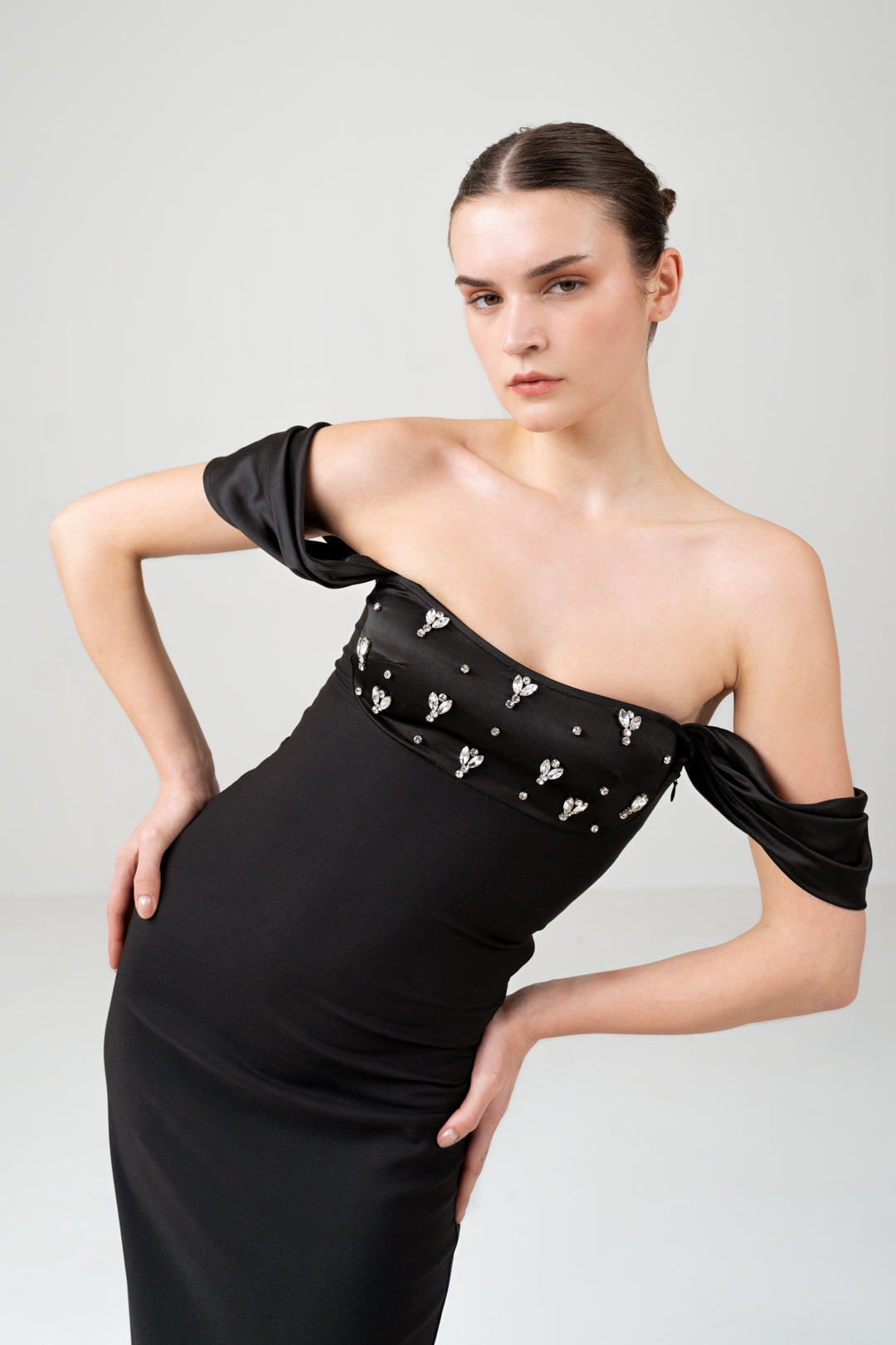 BLACK EMBELLISHED FITTED DRESS