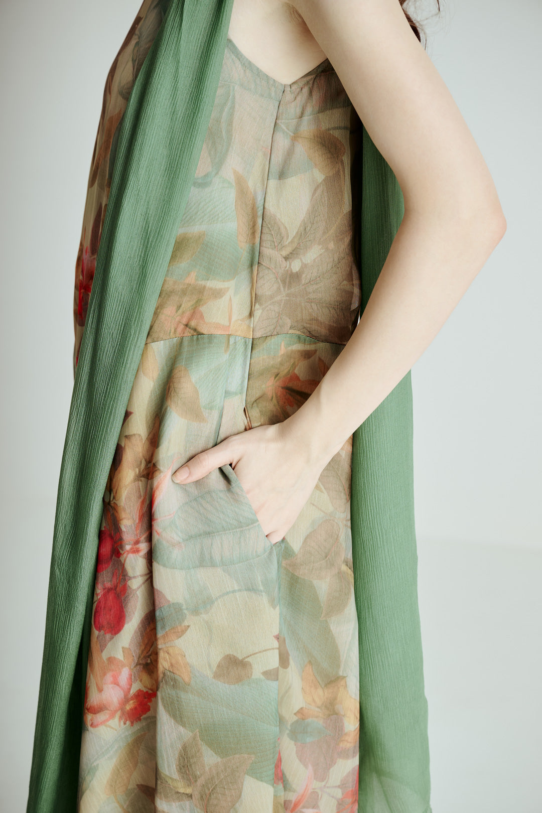 HALTER NECK BOTANICAL PRINT MIDI DRESS