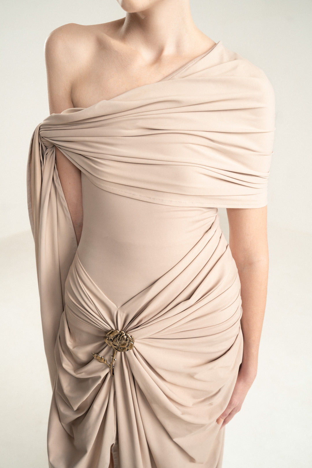 ONE-SHOULDER DRAPED DRESS WITH GOLD FLOWER DETAIL