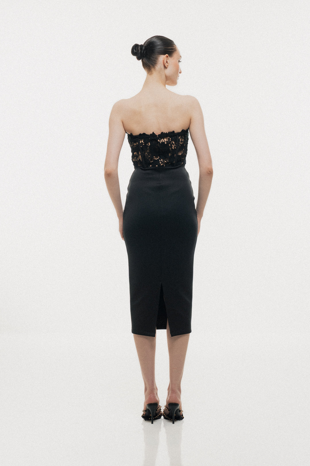 ELEGANT BLACK OFF-SHOULDER BODYCON MIDI DRESS