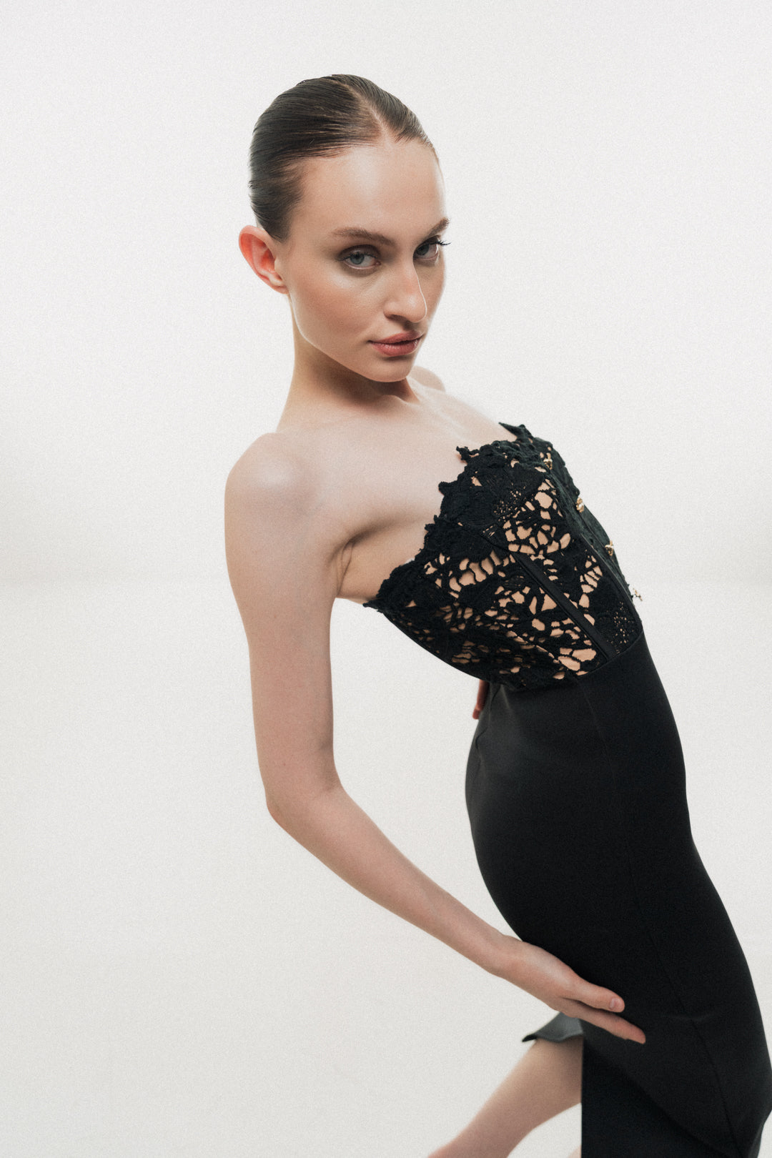 ELEGANT BLACK OFF-SHOULDER BODYCON MIDI DRESS