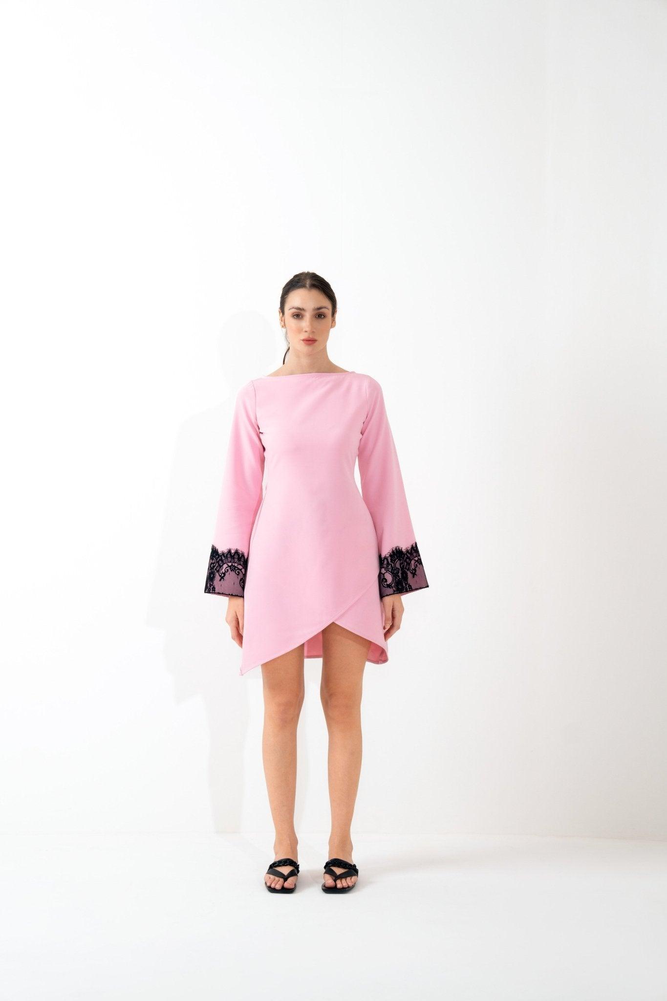 PINK ASSYMETRICAL DRESS WITH LACE DETAIL - Sotbella