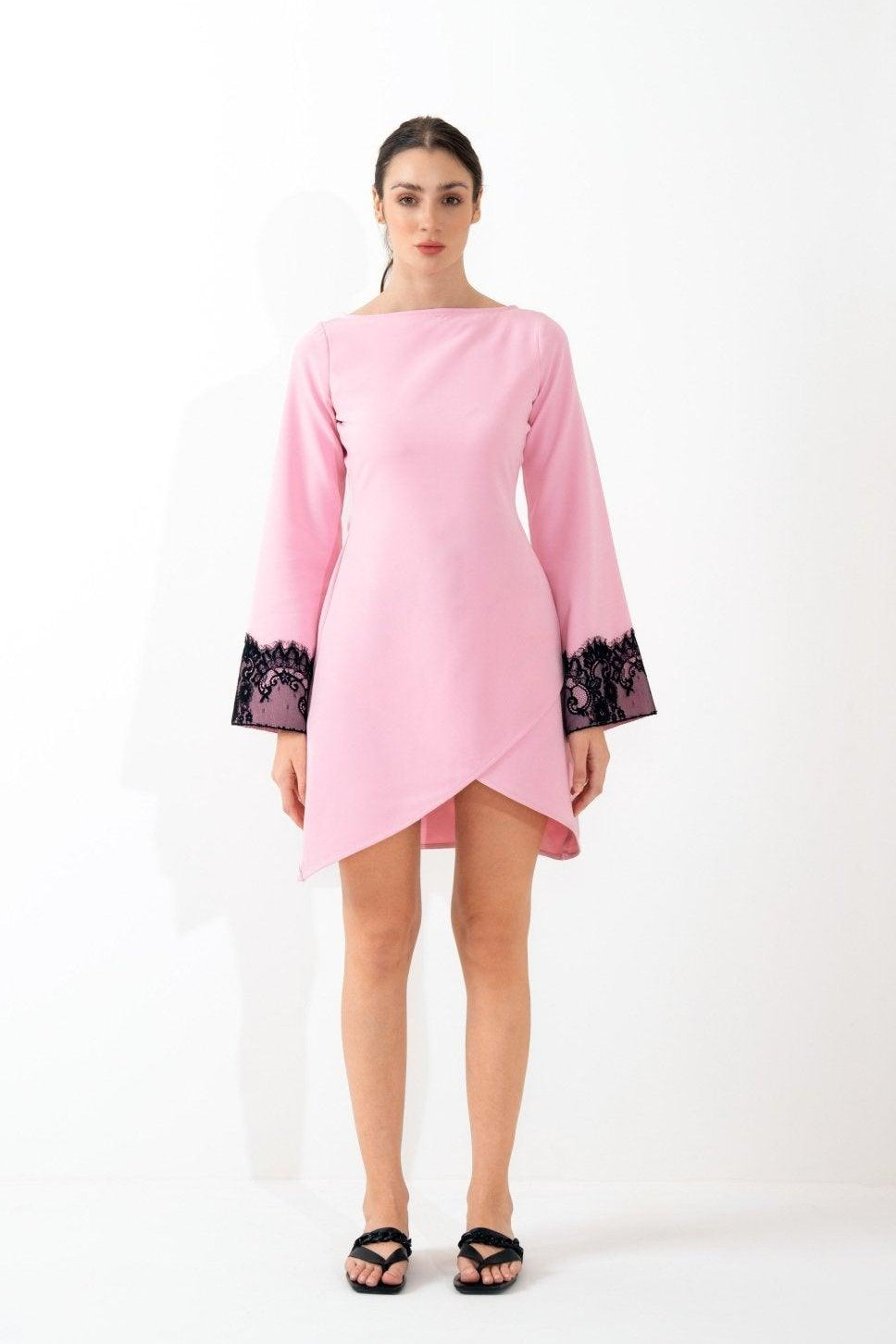 PINK ASSYMETRICAL DRESS WITH LACE DETAIL - Sotbella