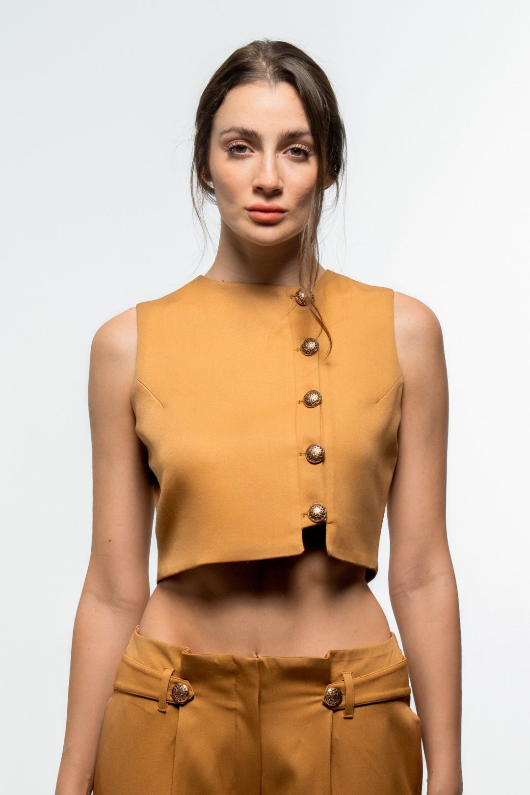 SLEEVELESS FORMAL BUTTON DETAIL TOP - Sotbella