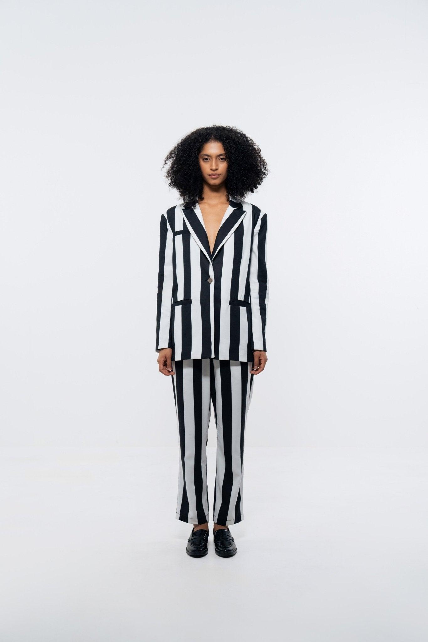 WHITE AND BLACK STRIPE BLAZER AND PANT CO - ORD SET - Sotbella