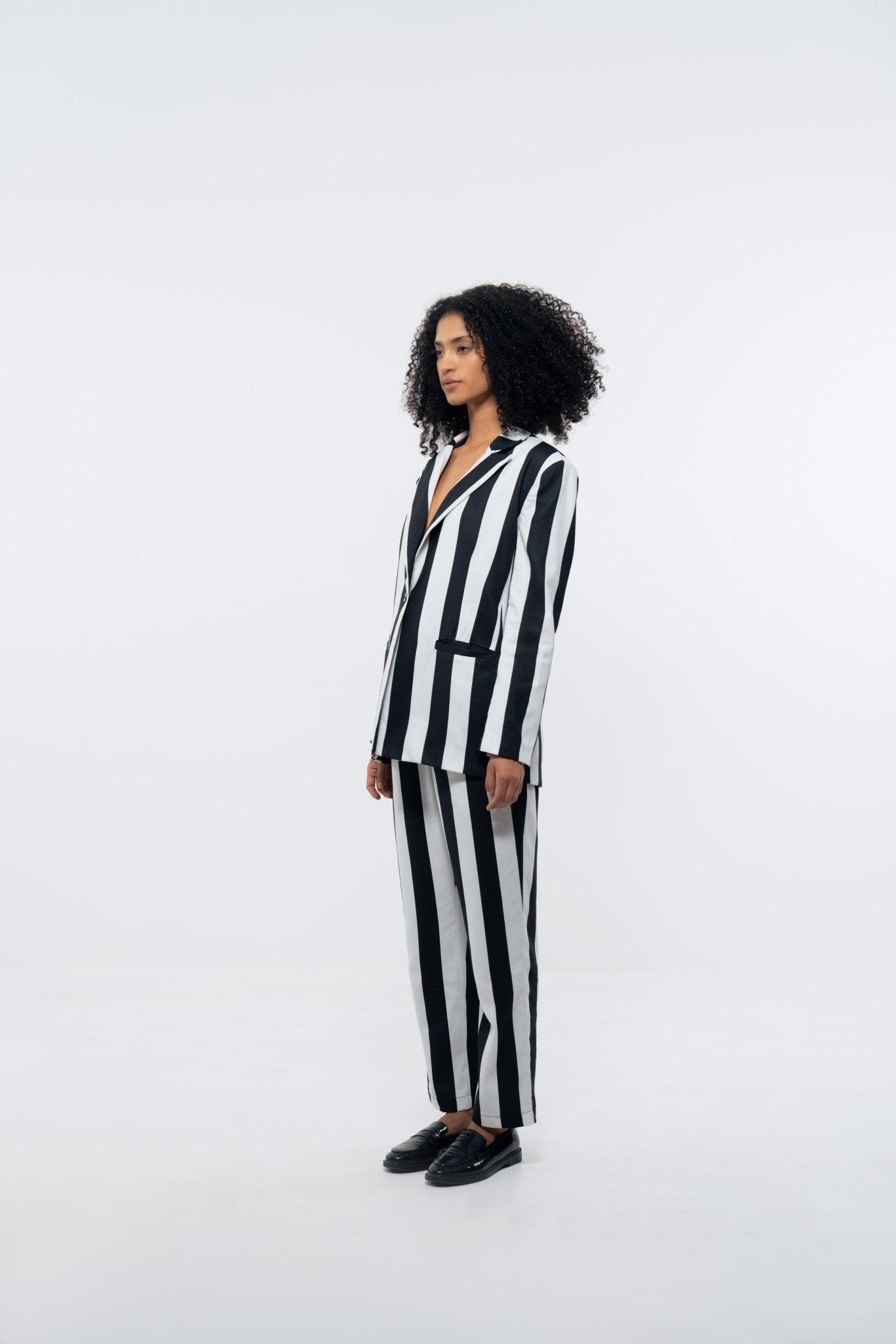 WHITE AND BLACK STRIPE SINGLE BREASTED BLAZER - Sotbella