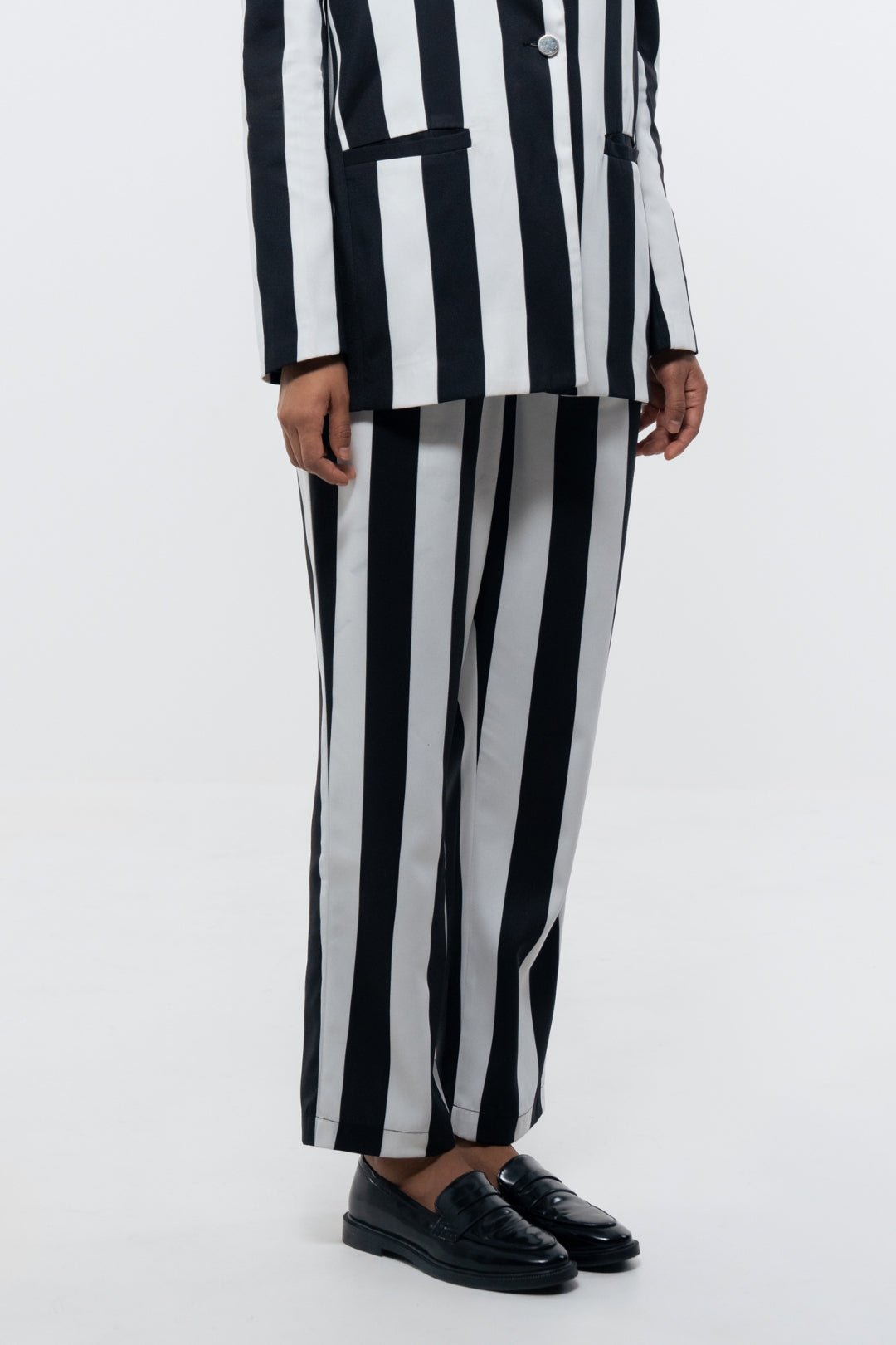 WHITE AND BLACK STRIPE STRAIGHT FIT PANT - Sotbella