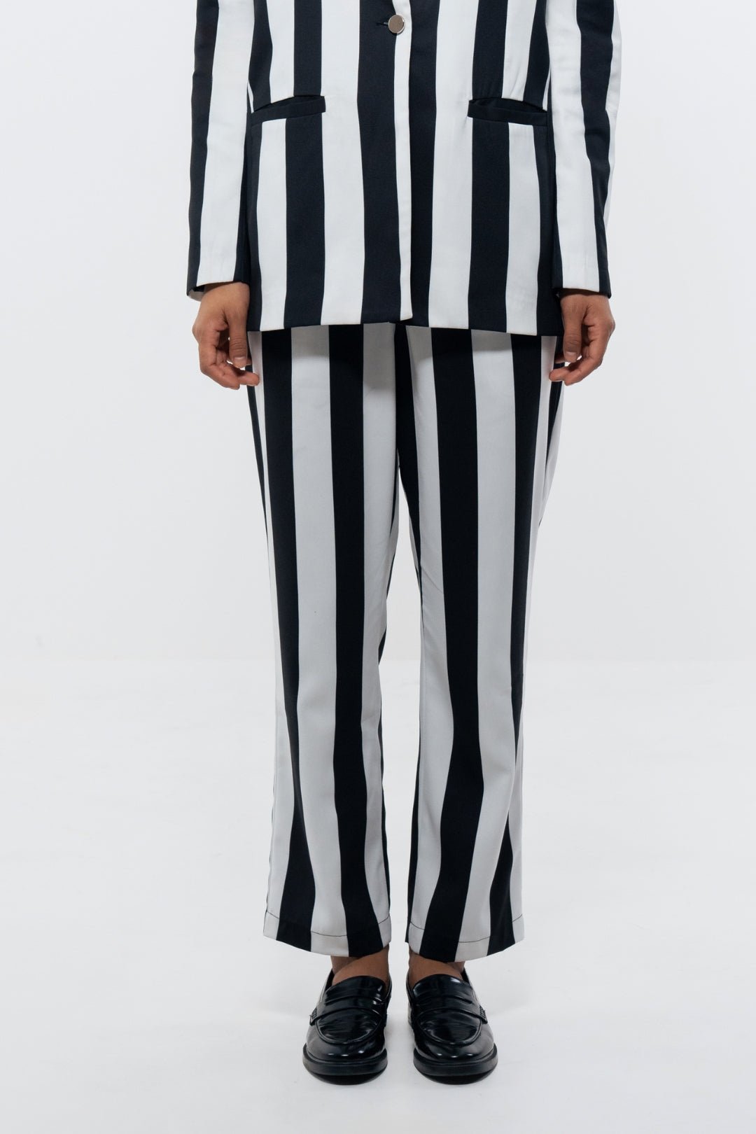 WHITE AND BLACK STRIPE STRAIGHT FIT PANT - Sotbella