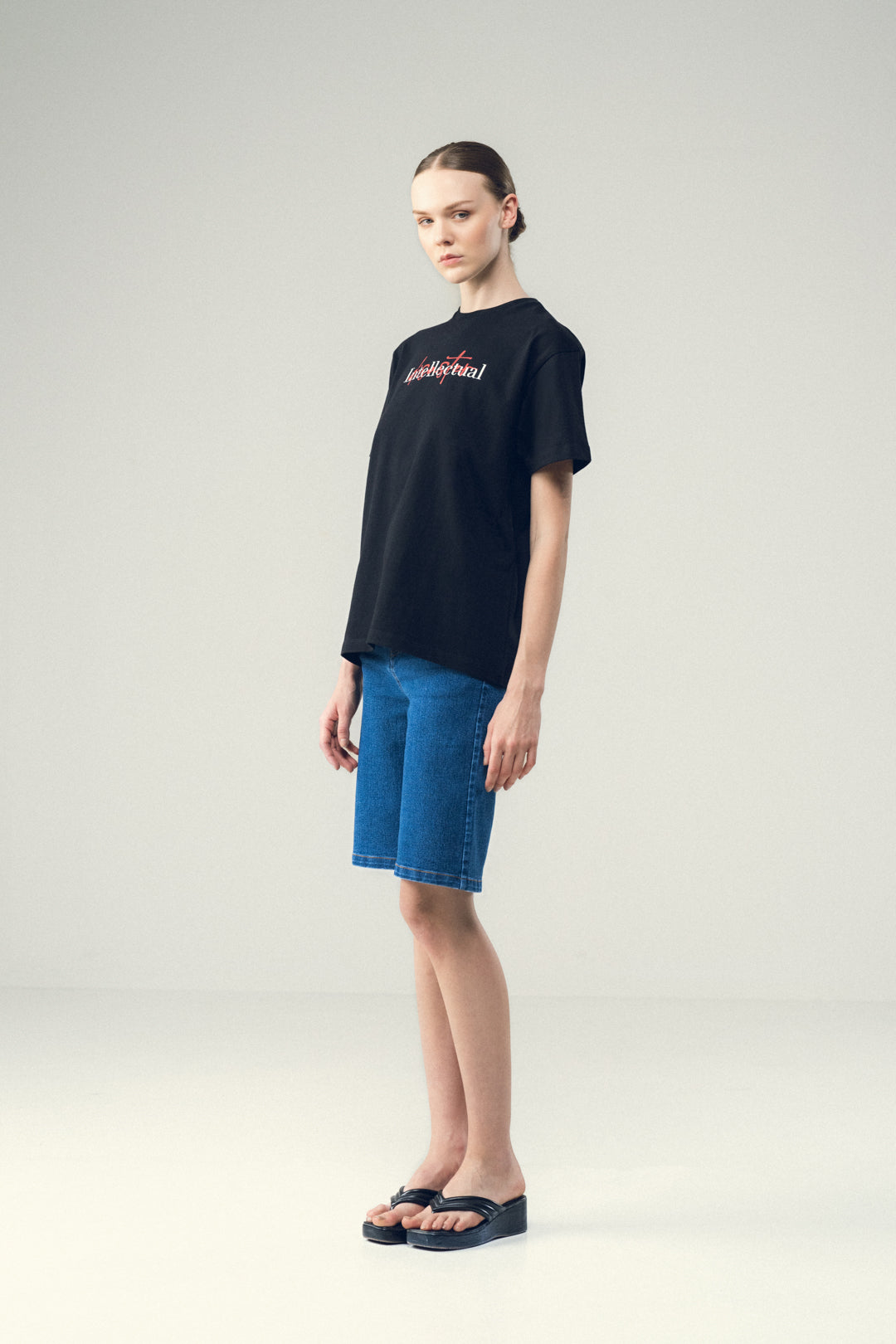 BLACK GRAPHIC TEE