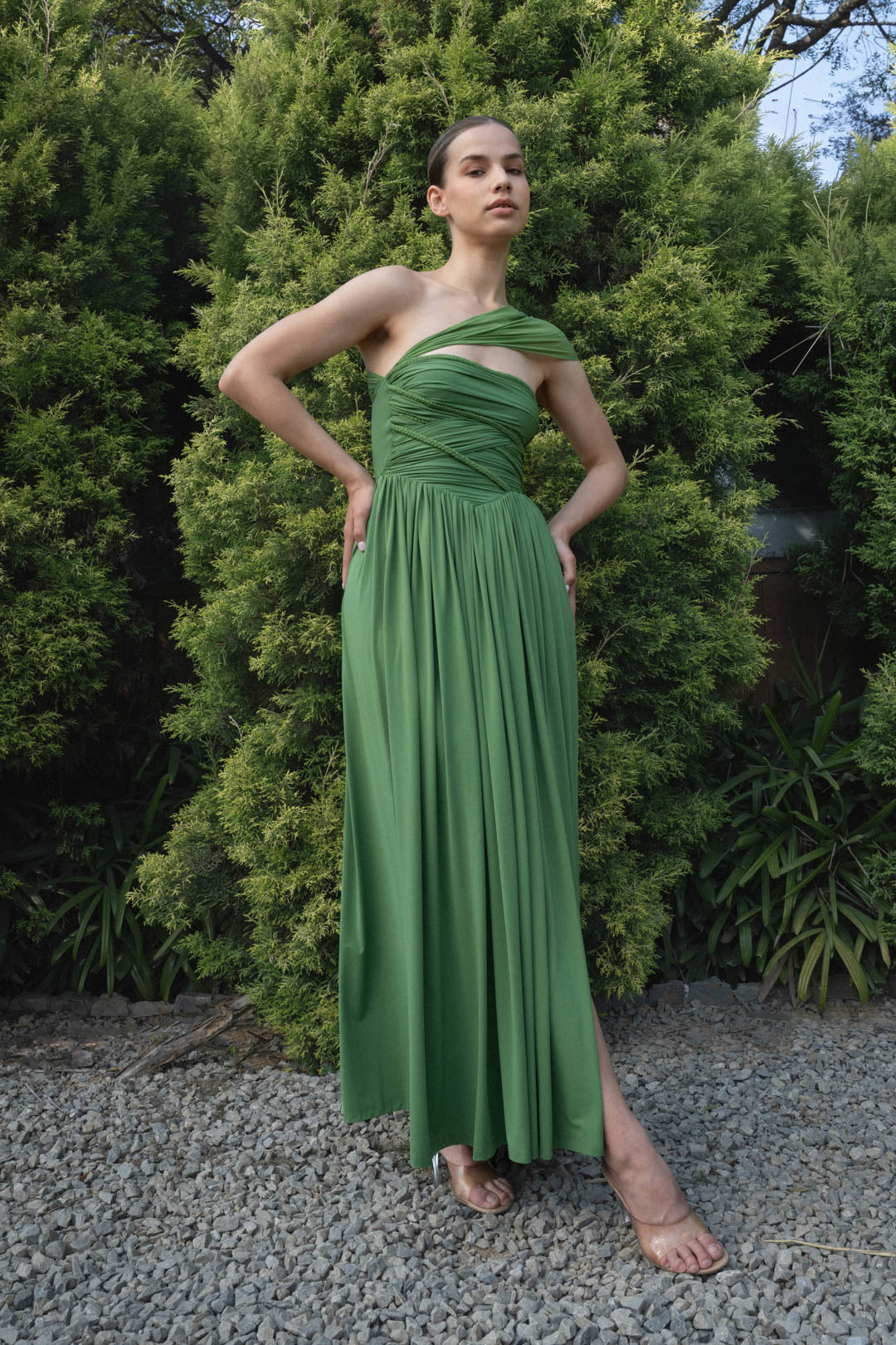 GREEN ONE-SHOULDER DRAPED EVENING GOWN
