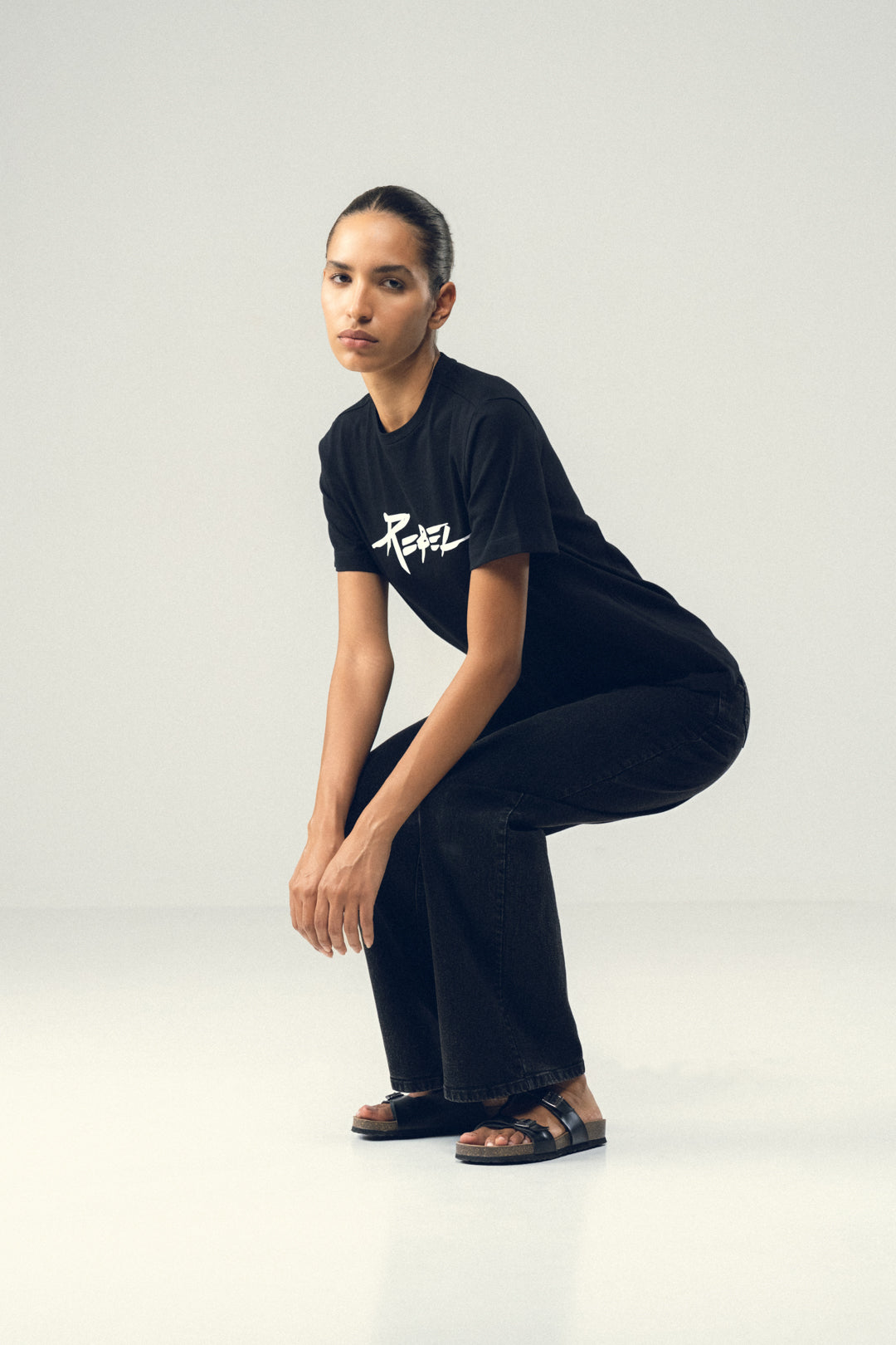 BLACK BOLD SCRIPT TEE