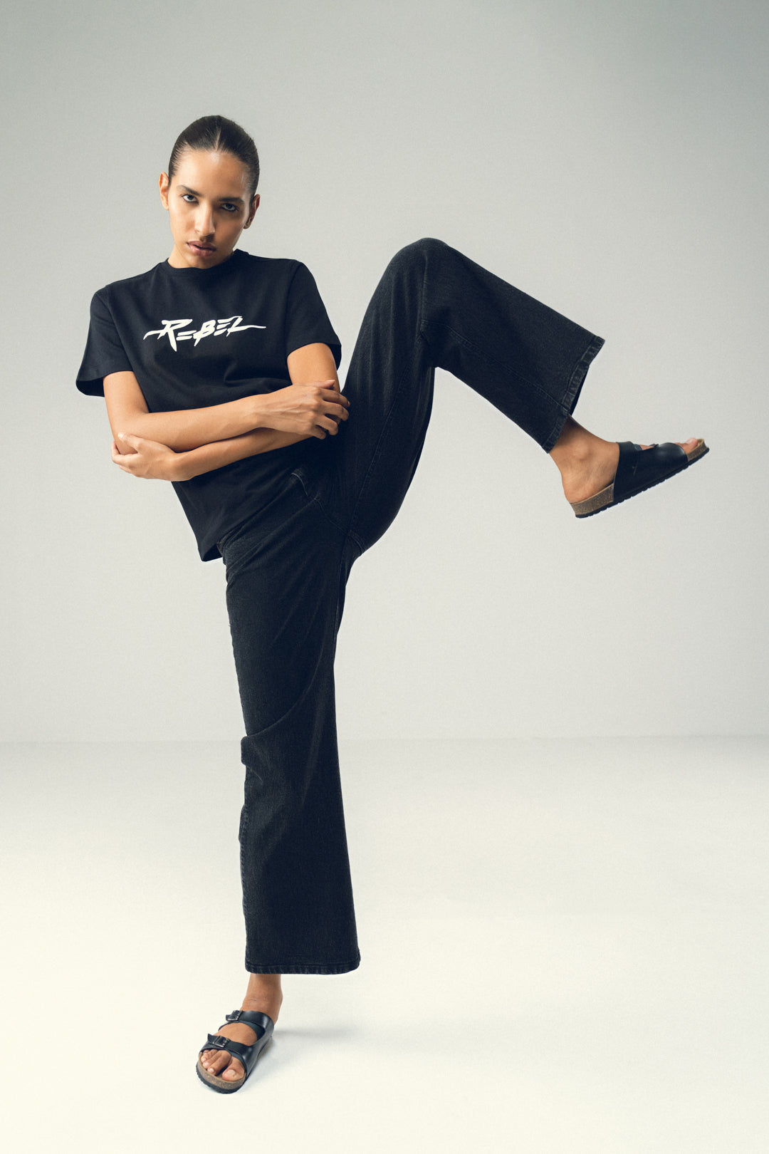 BLACK BOLD SCRIPT TEE