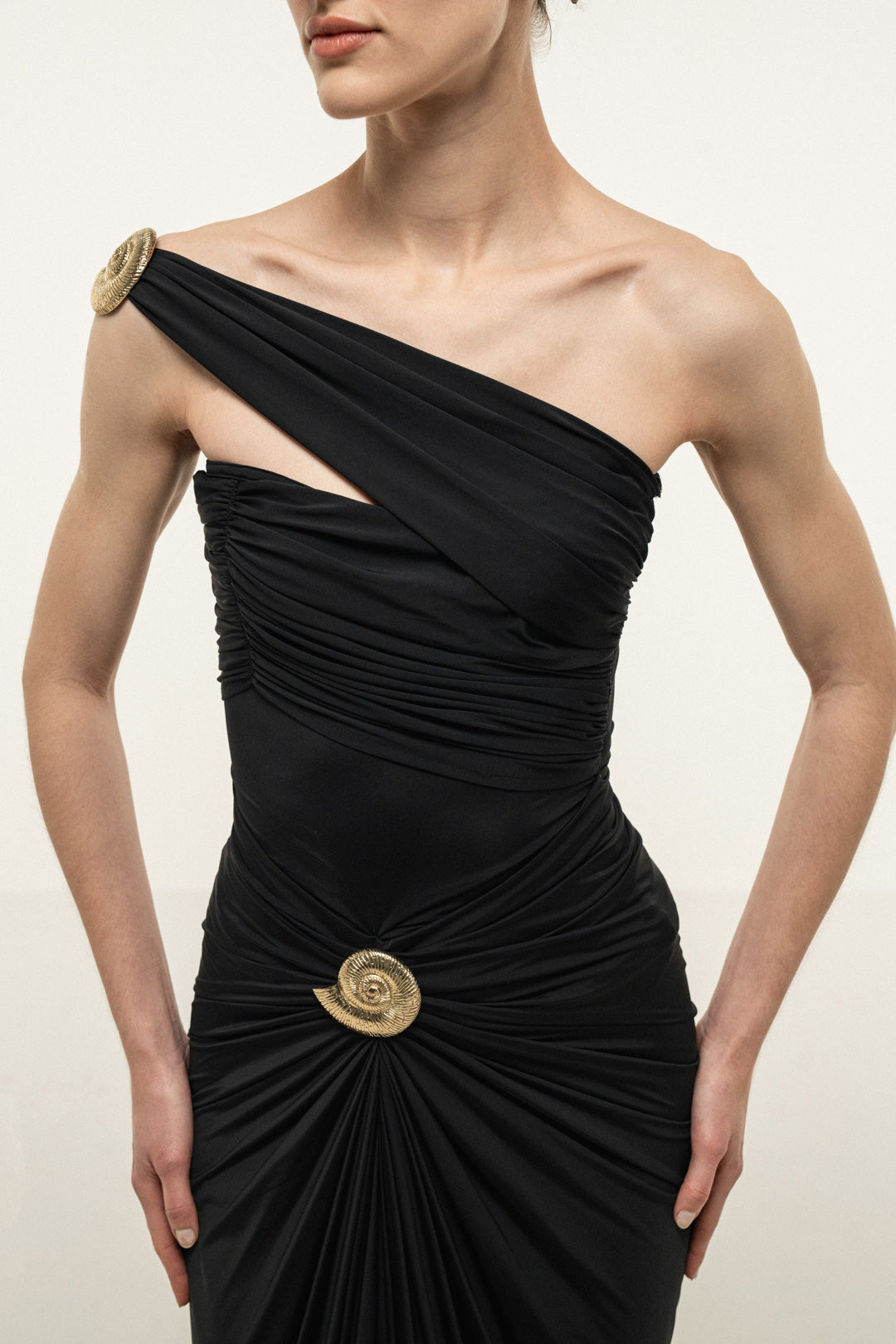 BLACK ONE-SHOULDER DRAPED MAXI DRESS WITH GOLD SHELL DETAIL