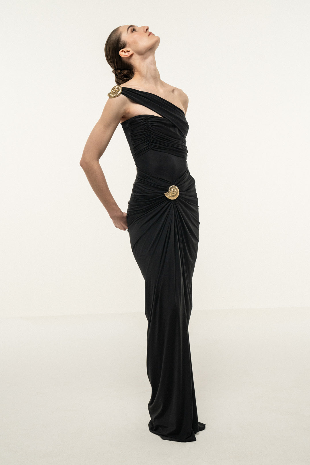 BLACK ONE-SHOULDER DRAPED MAXI DRESS WITH GOLD SHELL DETAIL