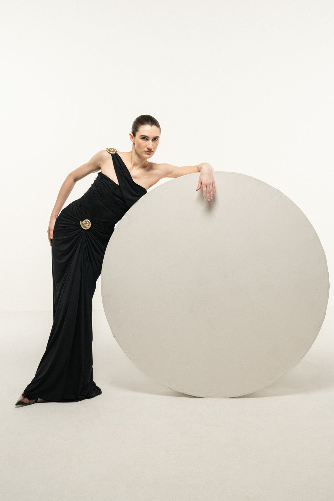 BLACK ONE-SHOULDER DRAPED MAXI DRESS WITH GOLD SHELL DETAIL