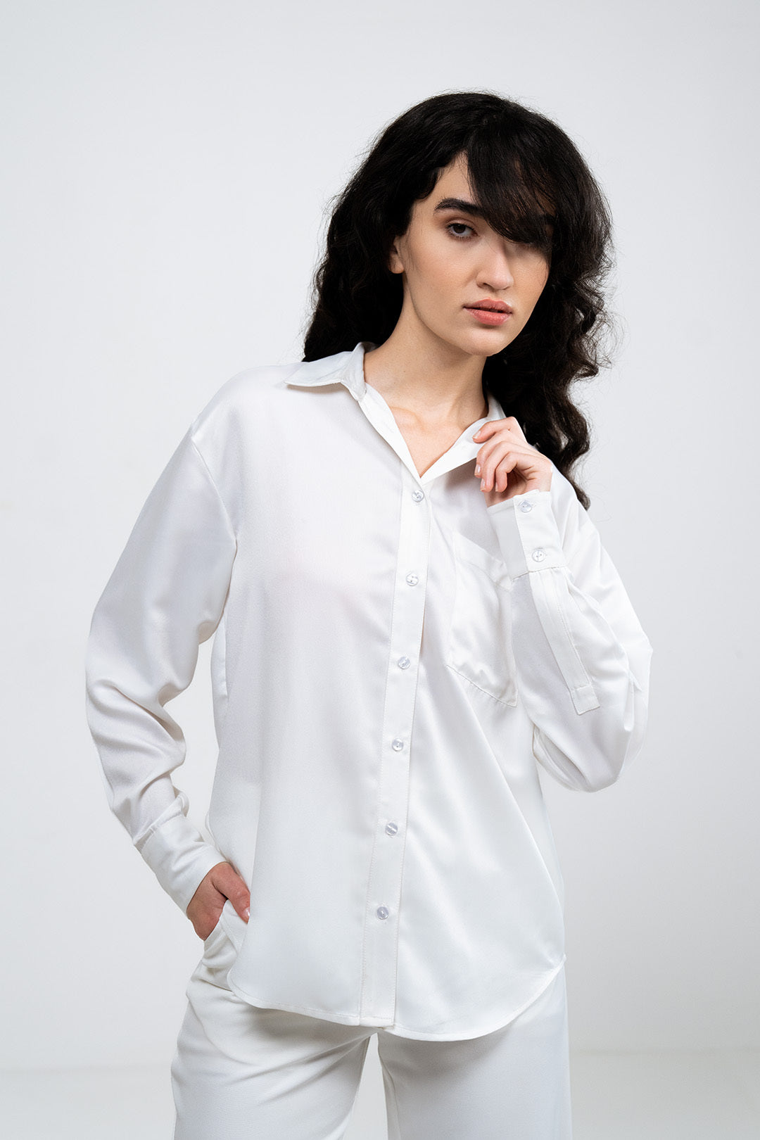 RELAXED FIT WHITE SATIN SHIRT