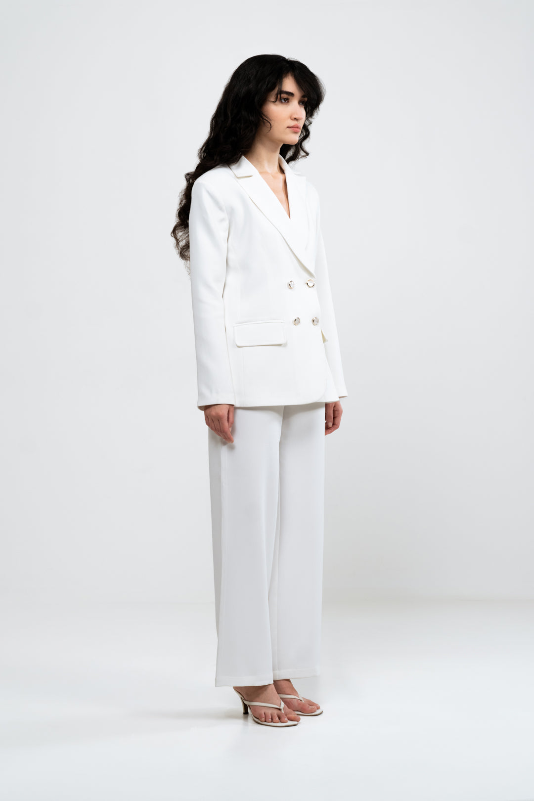 WHITE OVERSIZED BLAZER AND RELAXED FIT PANT SUIT