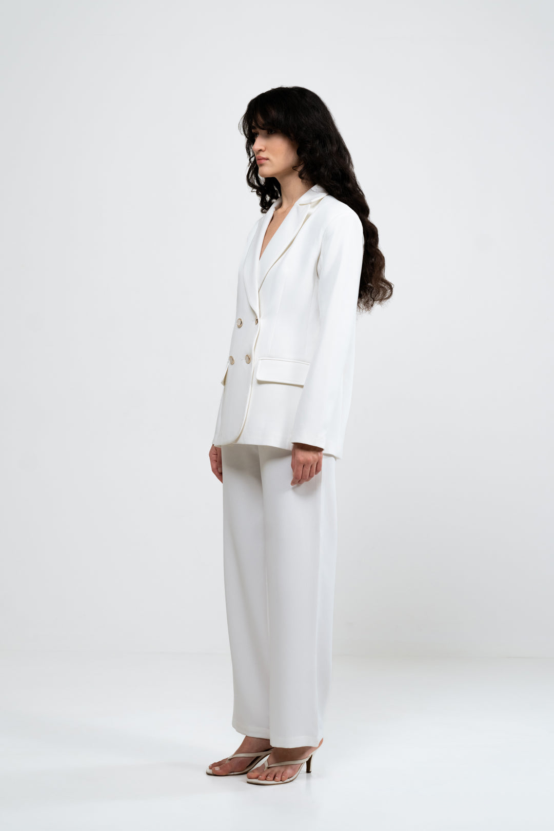 WHITE OVERSIZED BLAZER AND RELAXED FIT PANT SUIT