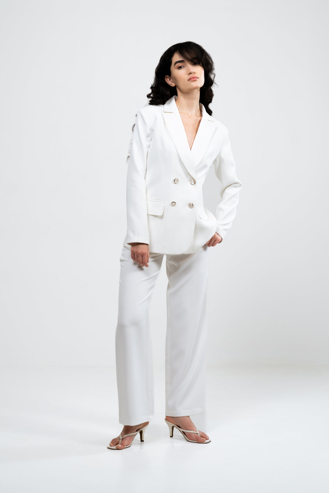 WHITE OVERSIZED BLAZER AND RELAXED FIT PANT SUIT