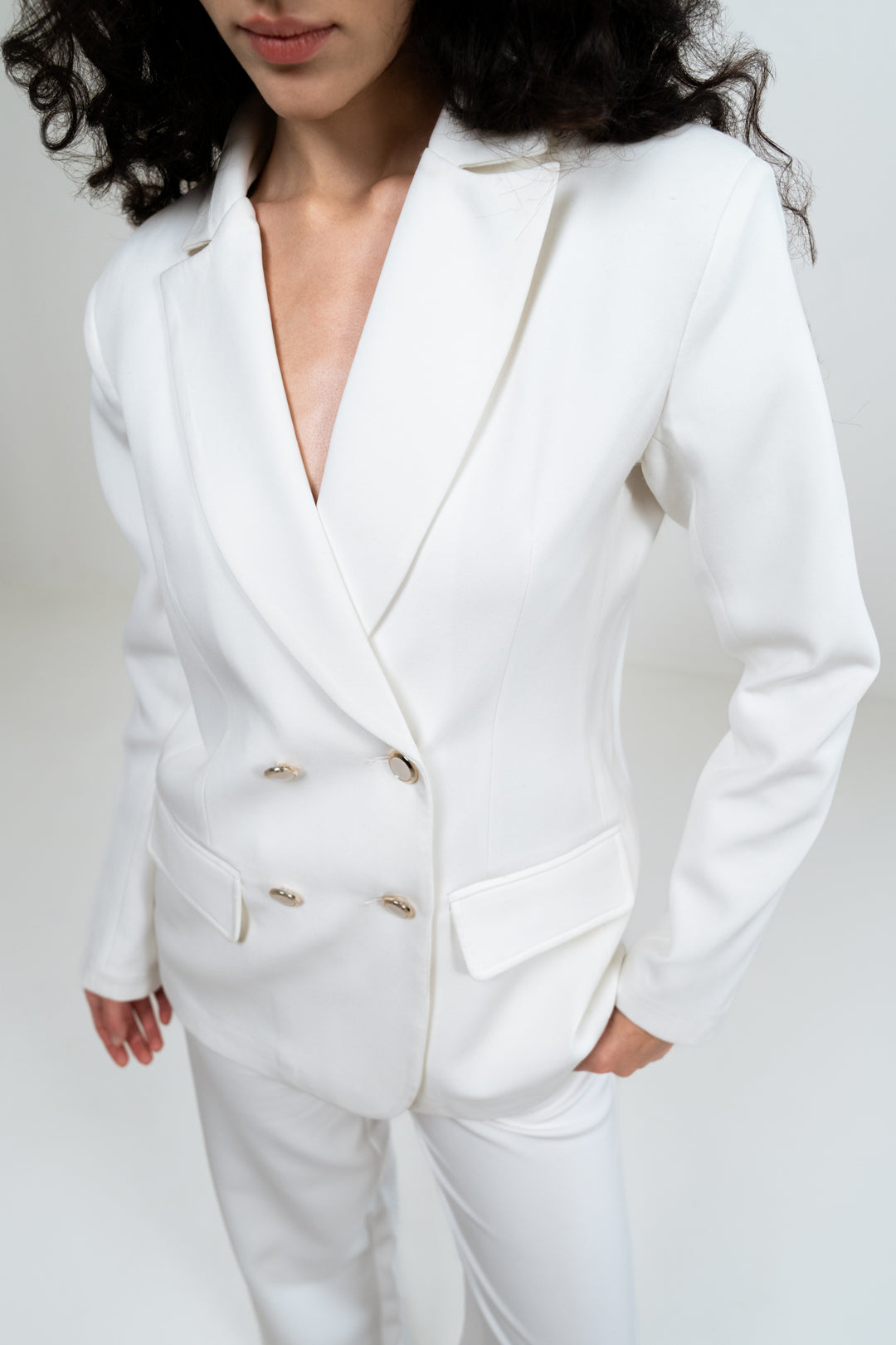 WHITE OVERSIZED BLAZER AND RELAXED FIT PANT SUIT