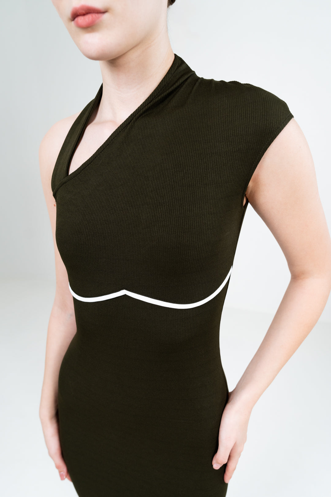 ASYMMETRICAL NECKLINE BODYCON DRESS