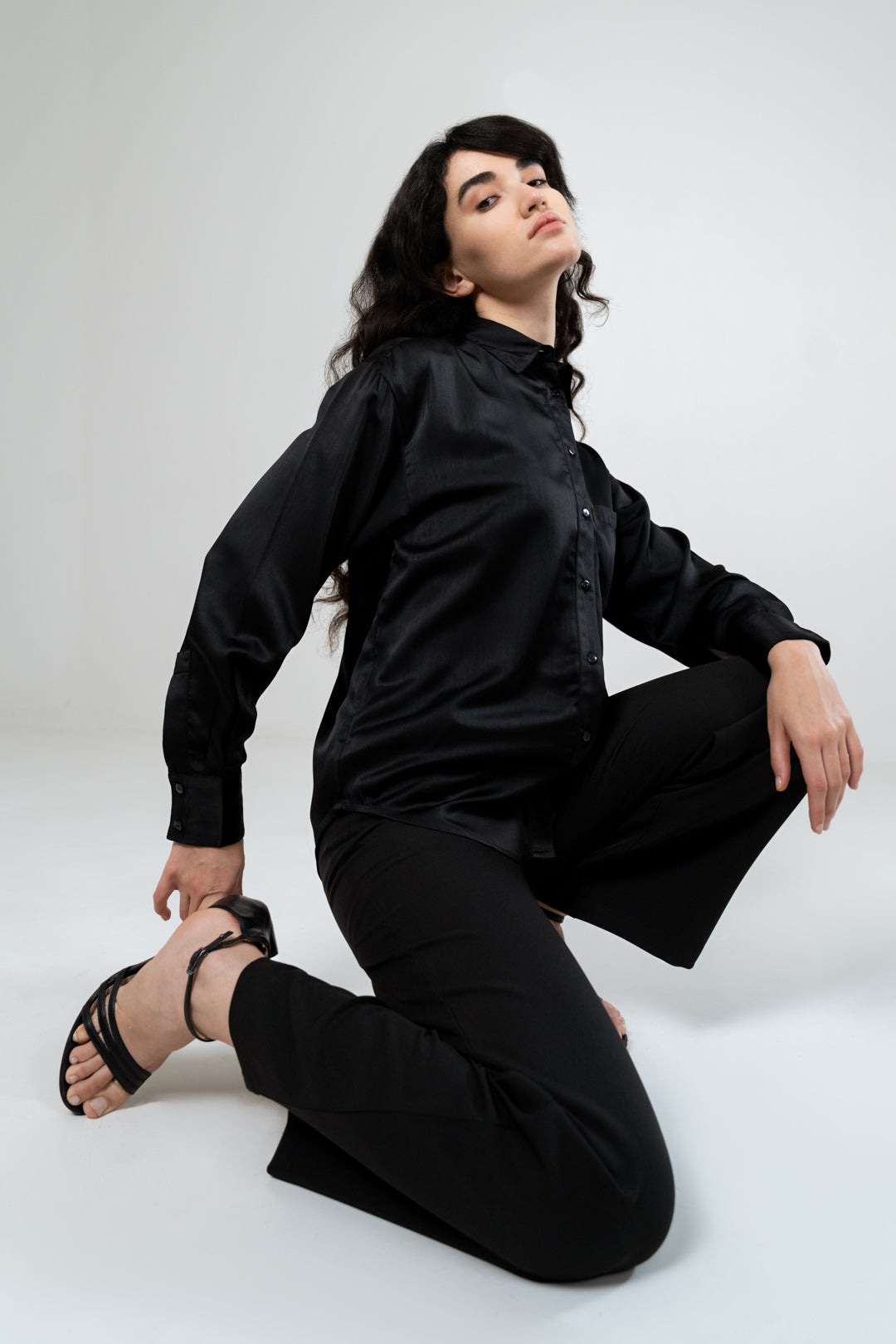 RELAXED FIT BLACK SATIN SHIRT