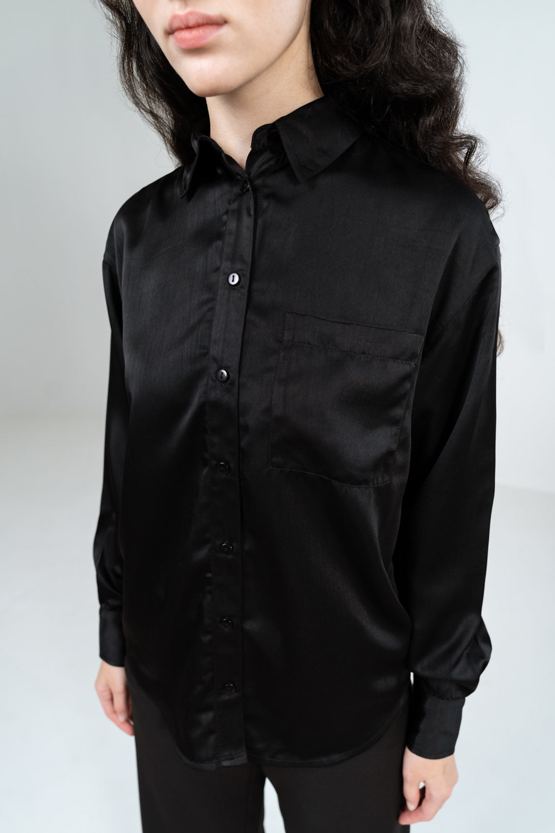 RELAXED FIT BLACK SATIN SHIRT