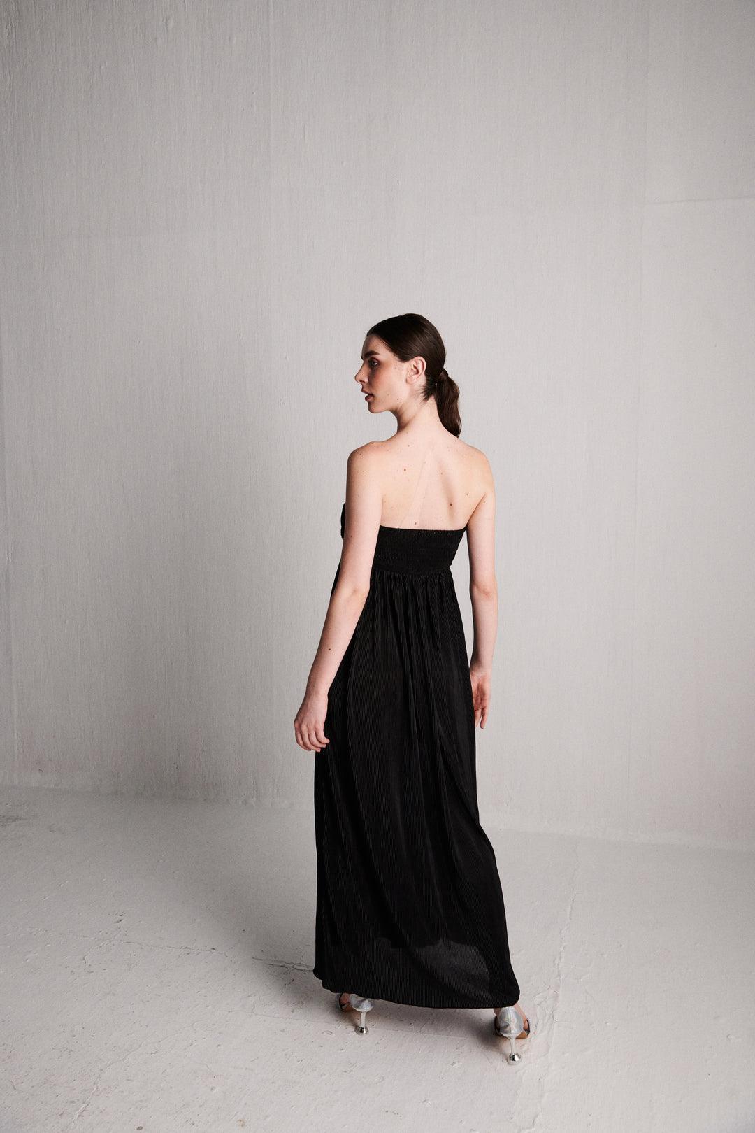 Black Off Shoulder Wrinkeled Maxi Dress - Sotbella