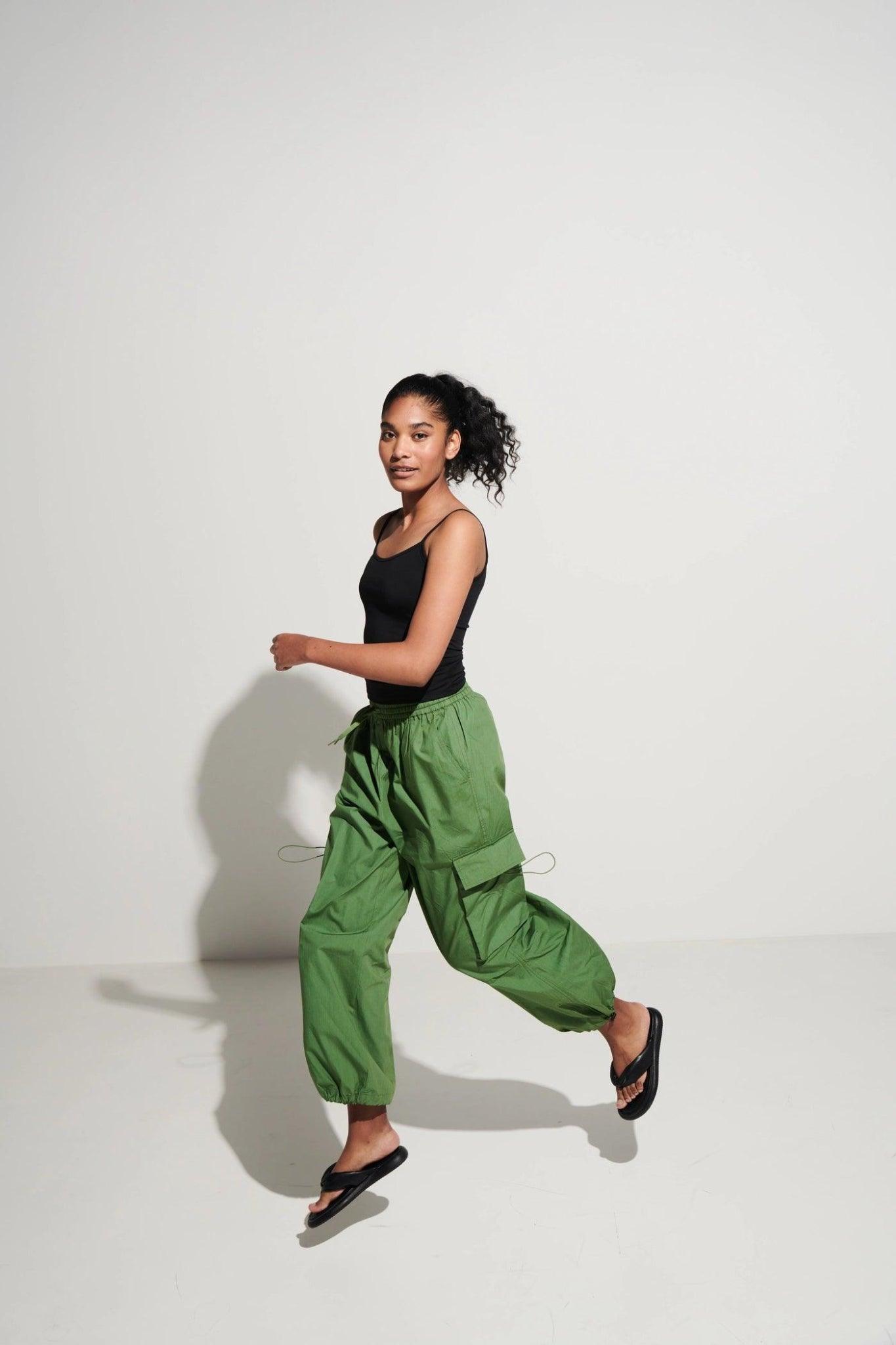 Black Spaghetti With Forest Green Cargo Pants - Sotbella